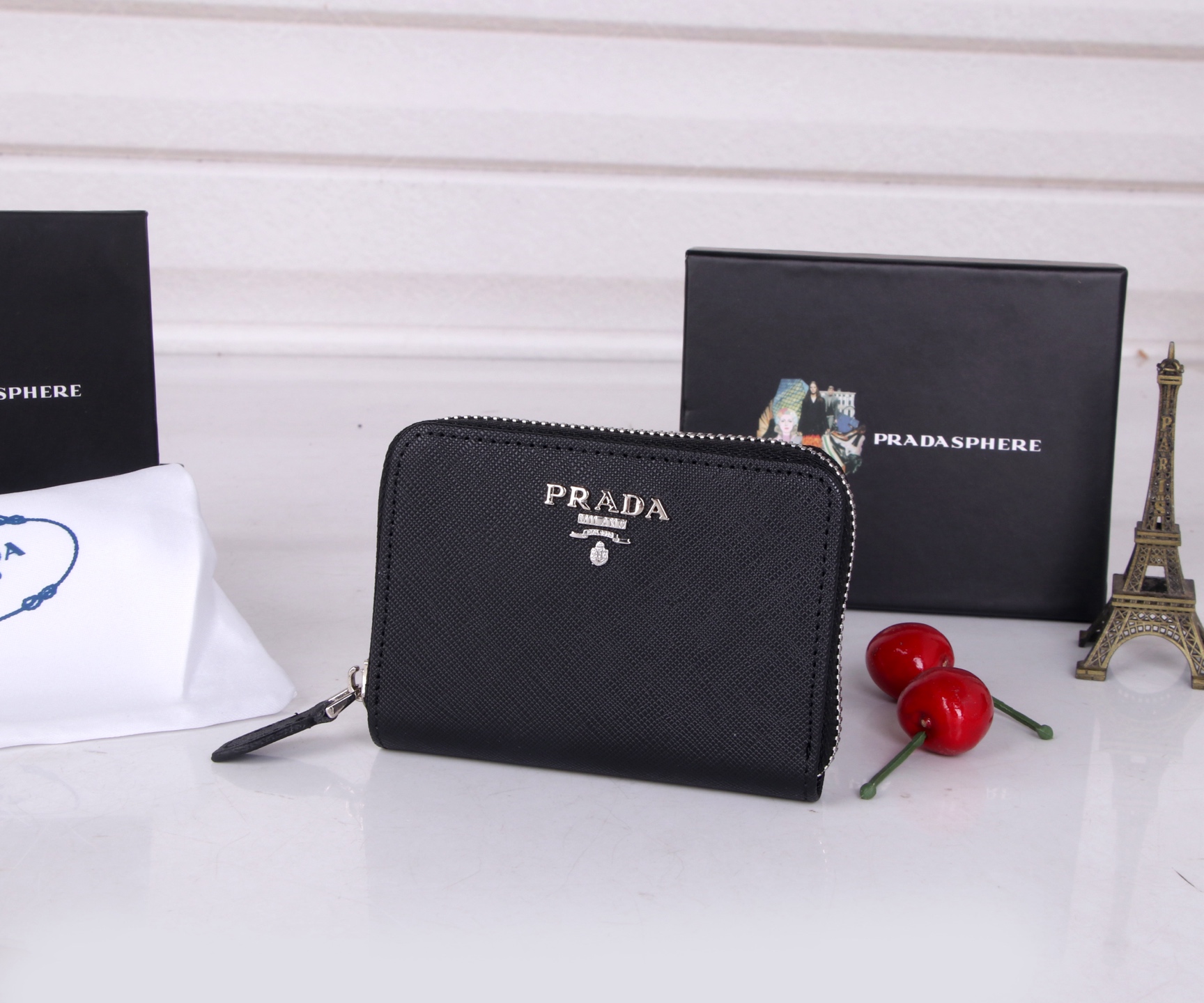 “PRADA LM1123 Black Leather Wallet: Top-quality, Compact Design, Hardware Accessories, Elegant Style” - 图片 3