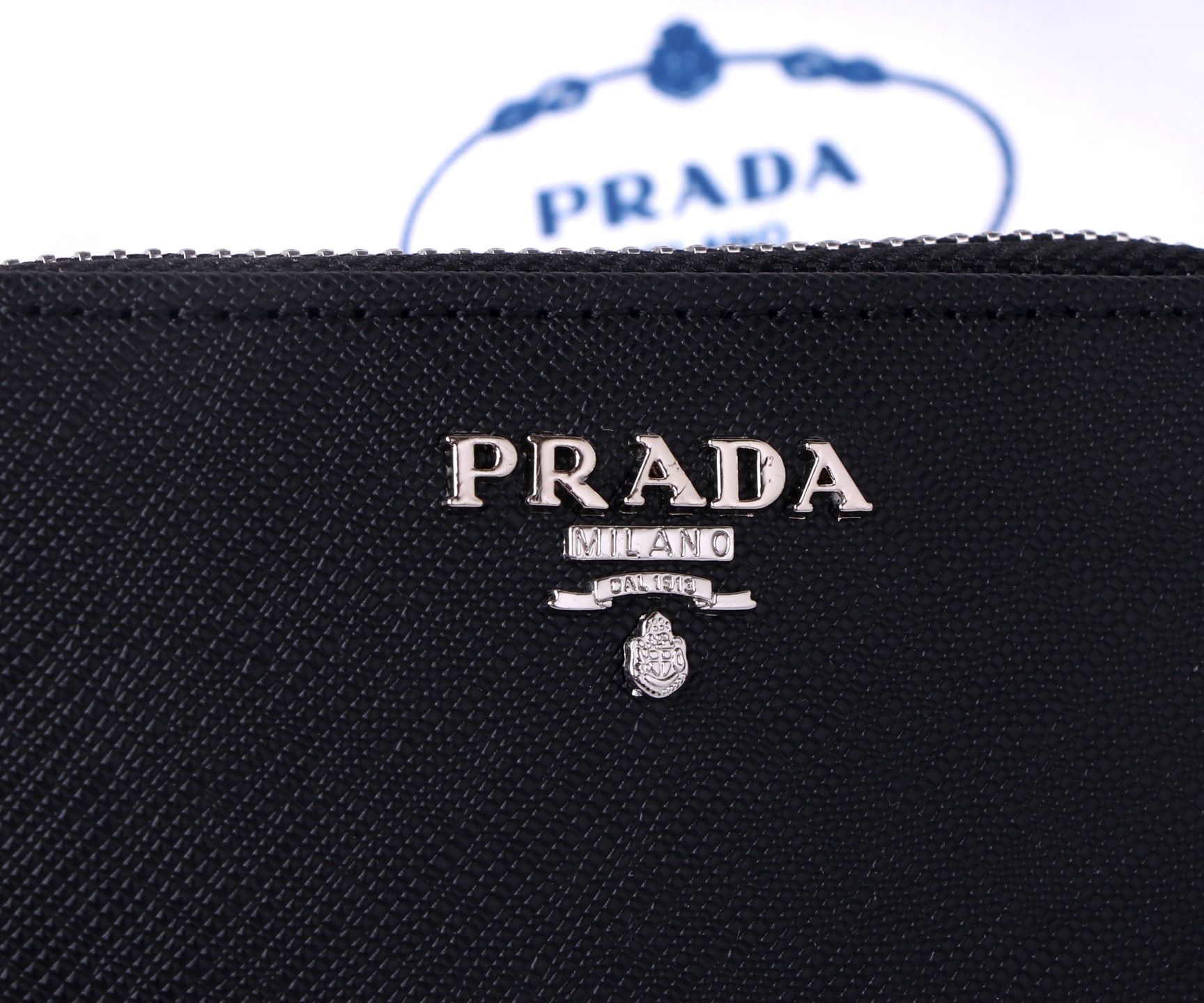 “PRADA LM1123 Black Leather Wallet: Top-quality, Compact Design, Hardware Accessories, Elegant Style” - 图片 2