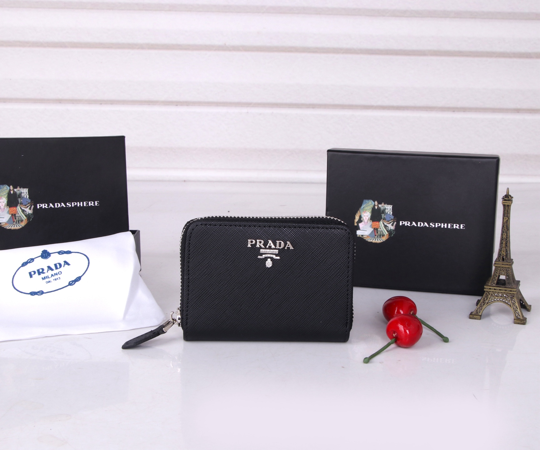 “PRADA LM1123 Black Leather Wallet: Top-quality, Compact Design, Hardware Accessories, Elegant Style” - 图片 1