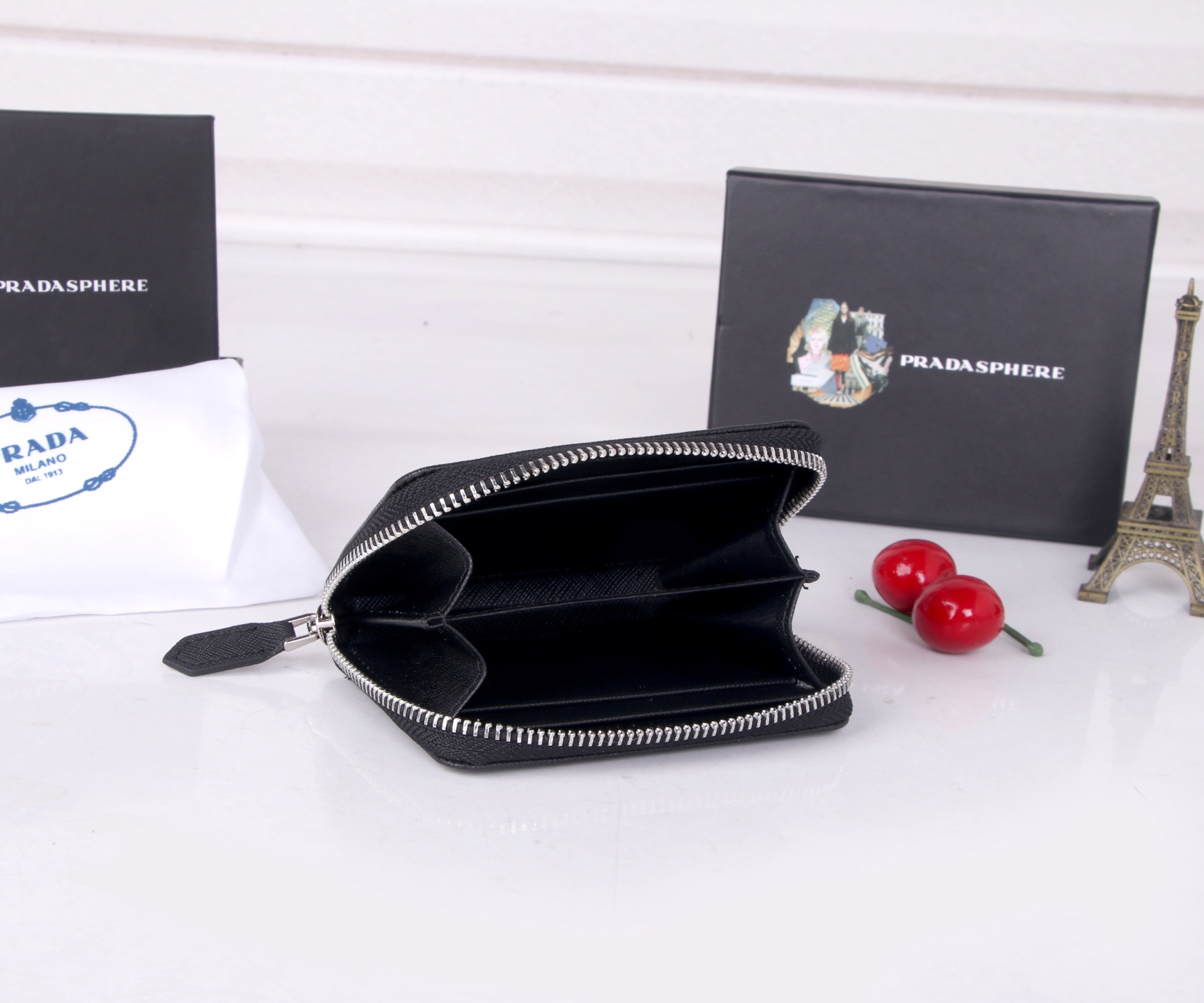 “PRADA LM1123 Black Leather Wallet: Top-quality, Compact Design, Hardware Accessories, Elegant Style” - 图片 8