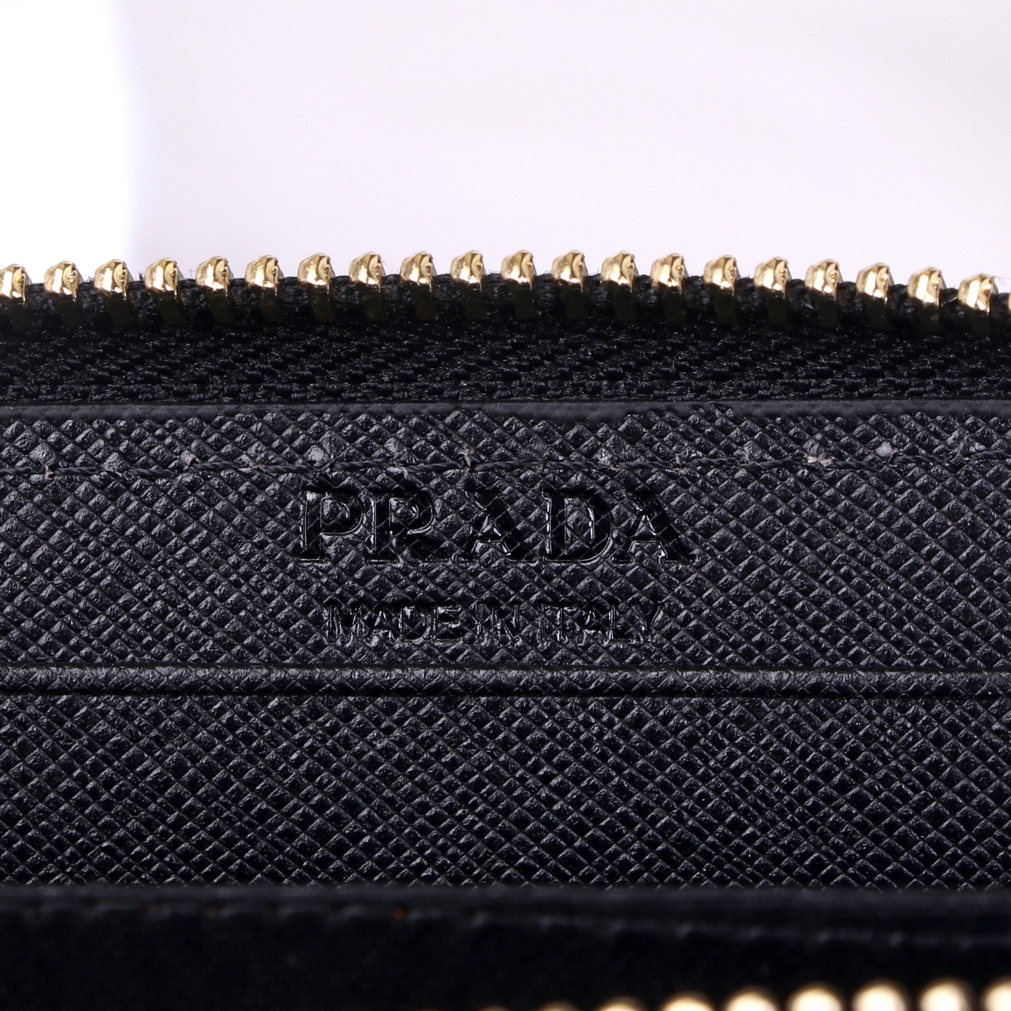 PRADA Black Leather Wallet: LM1123, 10*8 cm, Top-Quality Material and Craftsmanship - 图片 9