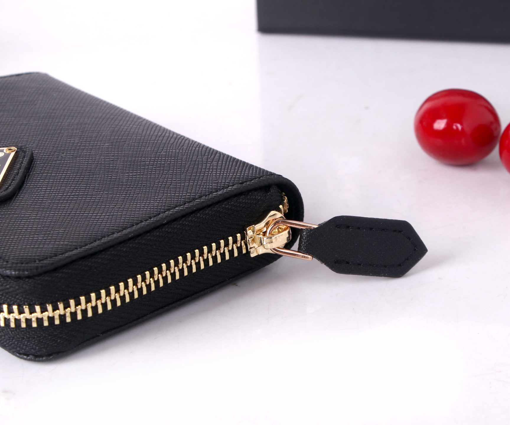 PRADA Black Leather Wallet: LM1123, 10*8 cm, Top-Quality Material and Craftsmanship - 图片 7