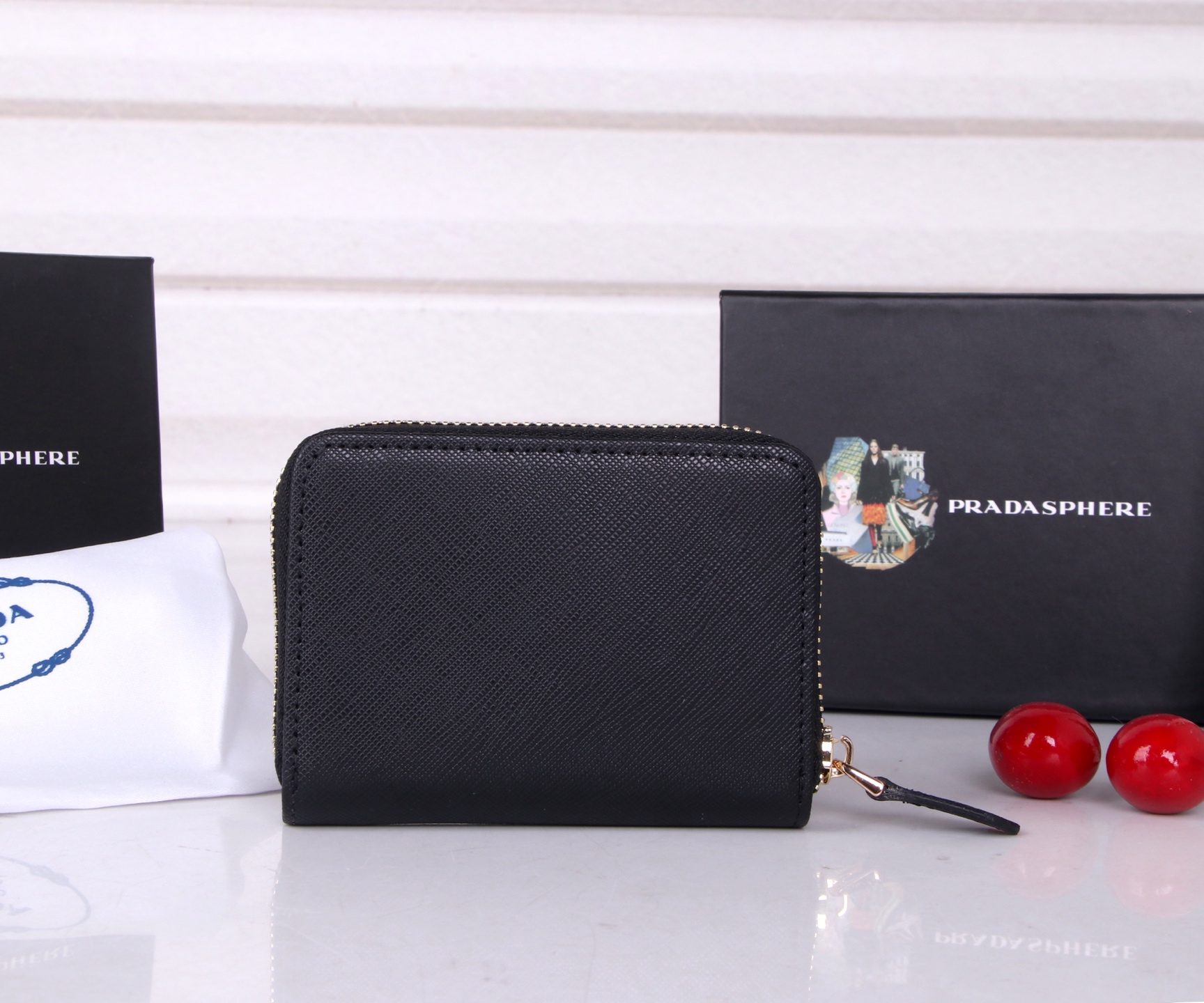 PRADA Black Leather Wallet: LM1123, 10*8 cm, Top-Quality Material and Craftsmanship - 图片 4