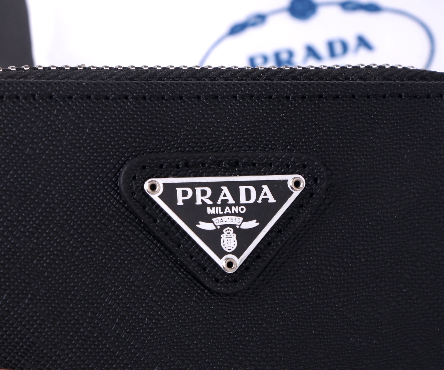“PRADA Black Leather Wallet with Top-Class Cow Skin and Hardware Accessories” - 图片 2