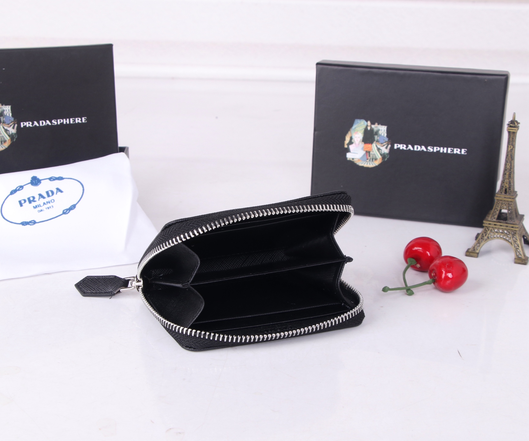 “PRADA Black Leather Wallet with Top-Class Cow Skin and Hardware Accessories” - 图片 8