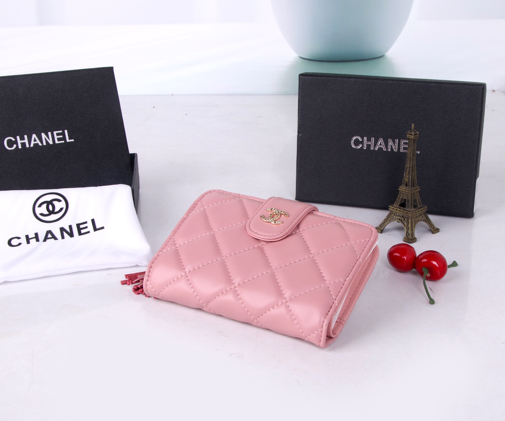 Chanel Black and Pink Sheepskin Multi-Purpose Purse – Compact, Stylish, and Practical - 图片 3