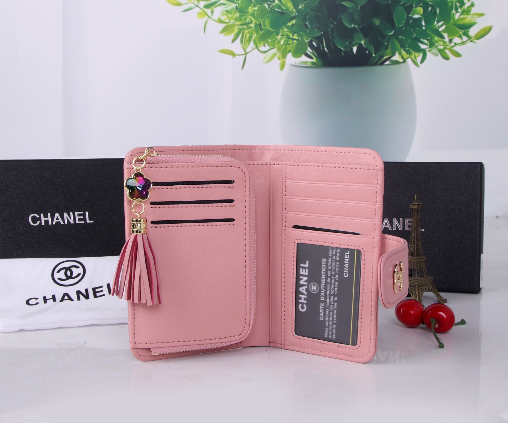 Chanel Black and Pink Sheepskin Multi-Purpose Purse – Compact, Stylish, and Practical - 图片 6