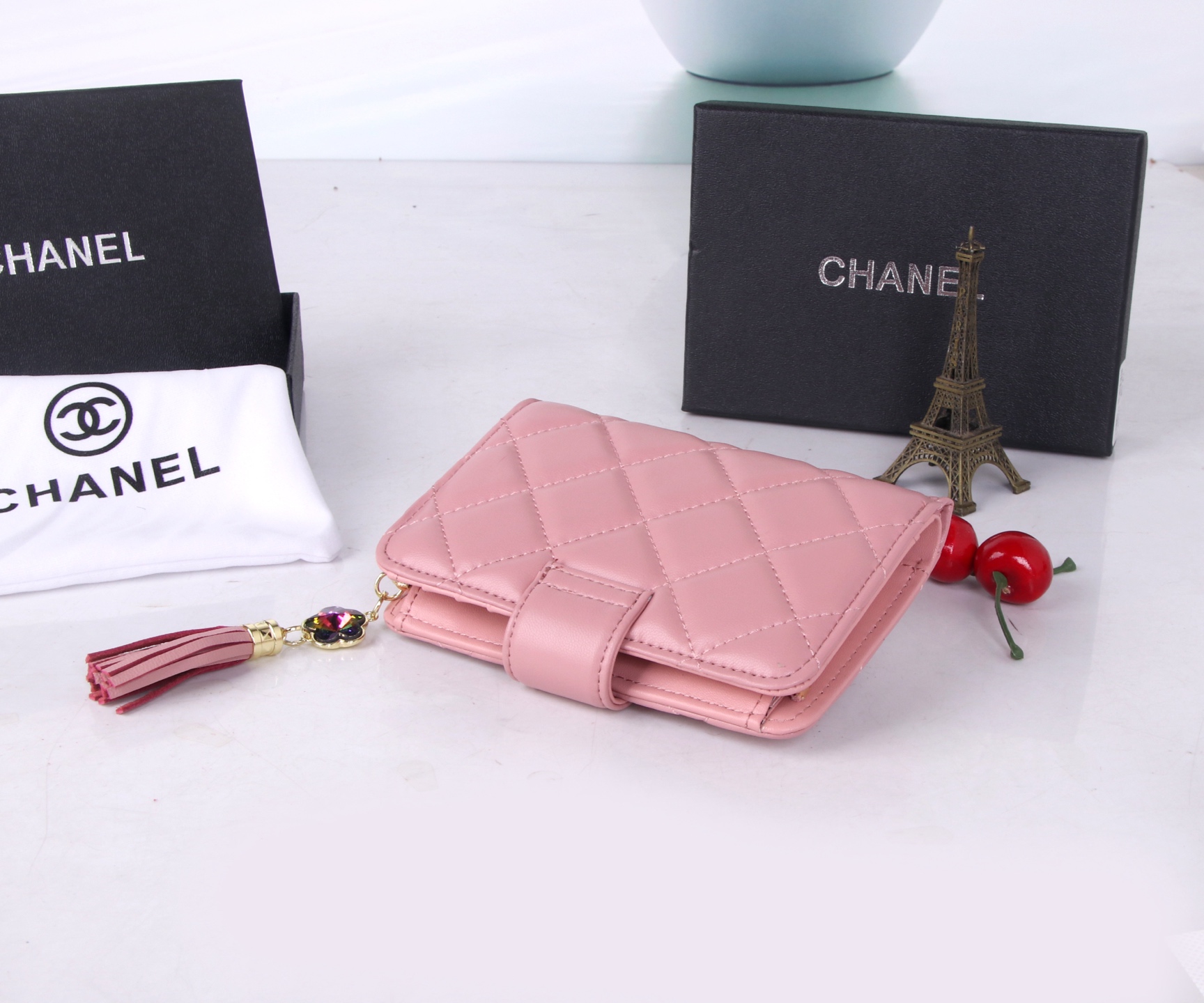 Chanel Black and Pink Sheepskin Multi-Purpose Purse – Compact, Stylish, and Practical - 图片 4