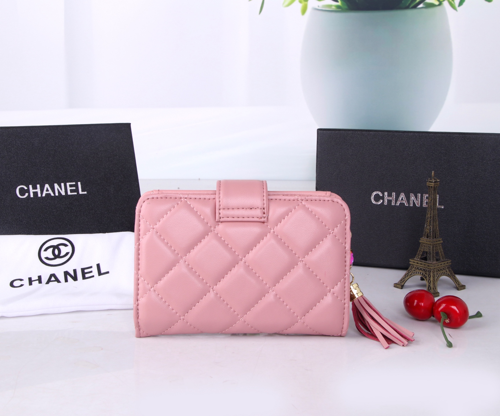 Chanel Black and Pink Sheepskin Multi-Purpose Purse – Compact, Stylish, and Practical - 图片 2