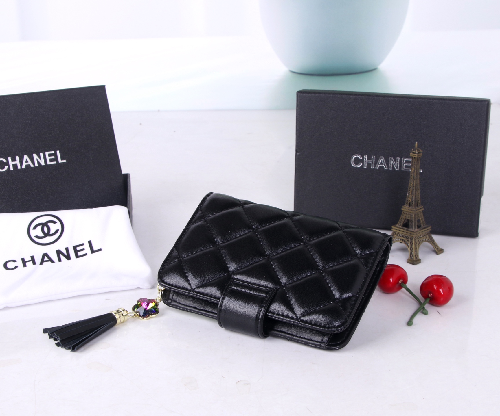 Chanel Black and Pink Sheepskin Multi-Purpose Purse: Small, Rich, and Practical - 图片 4