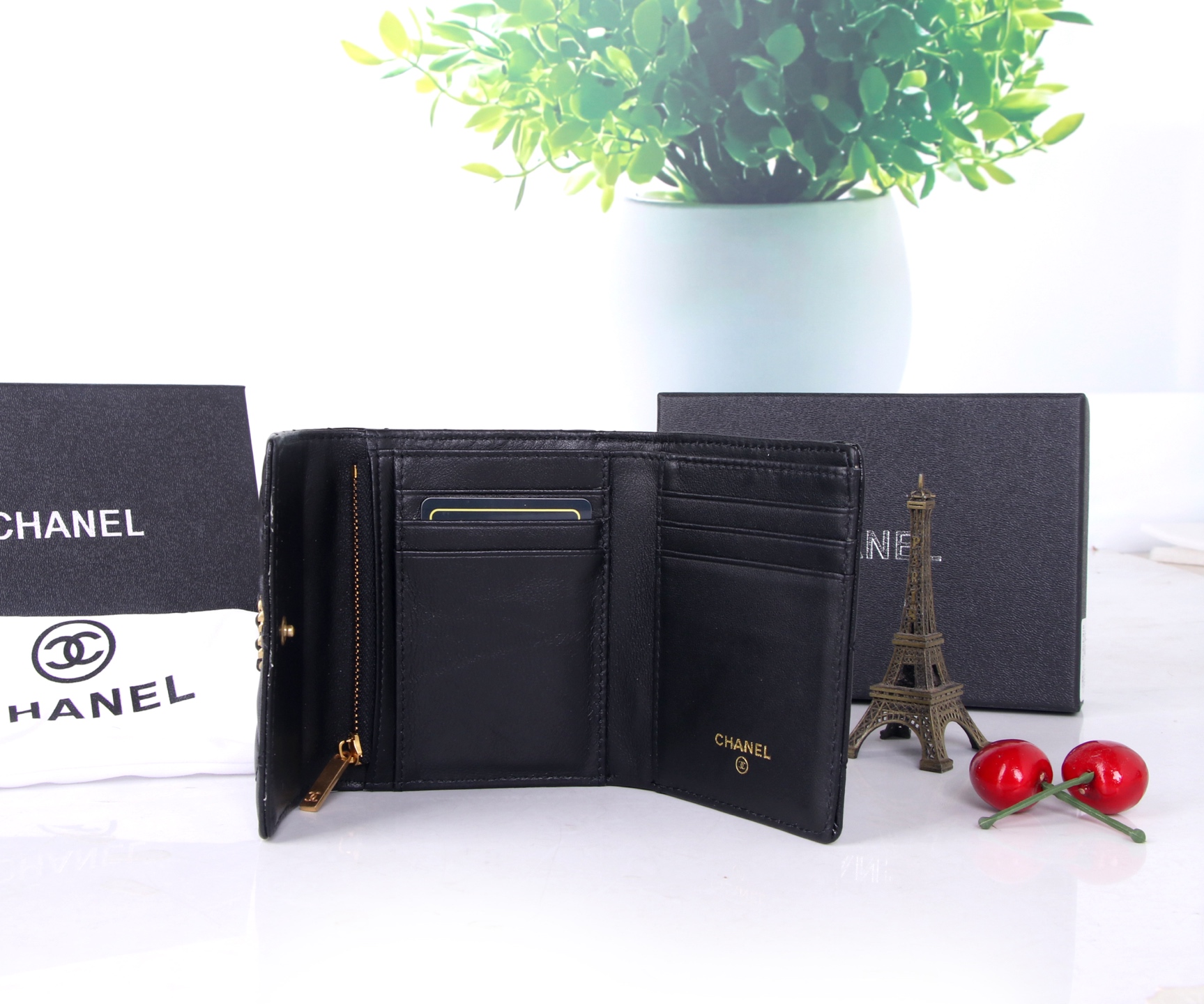 Chanel Black and Red Multi-Purpose Trim Purse with Fine Workmanship - 图片 5