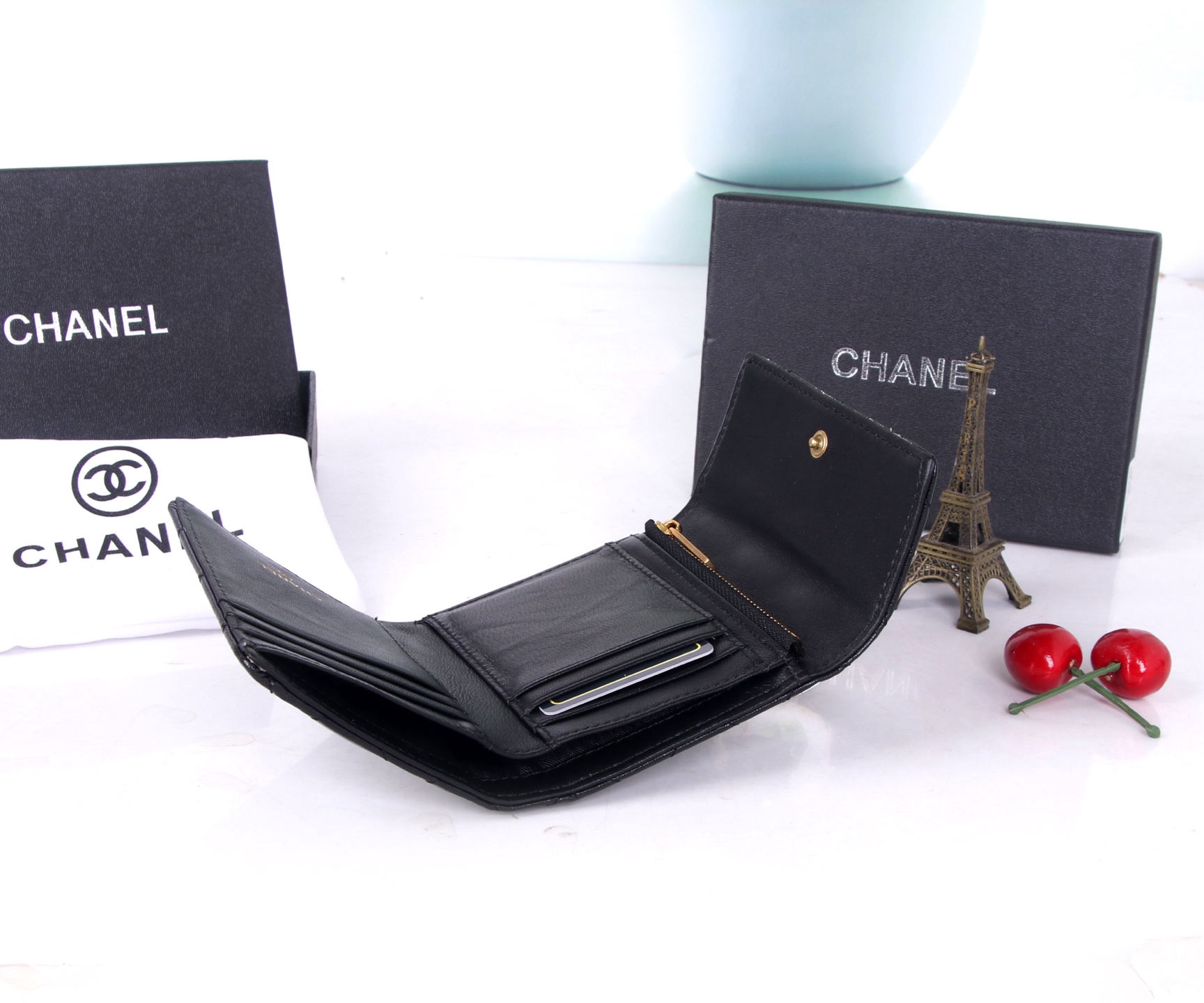 Chanel Black and Red Multi-Purpose Trim Purse with Fine Workmanship - 图片 7