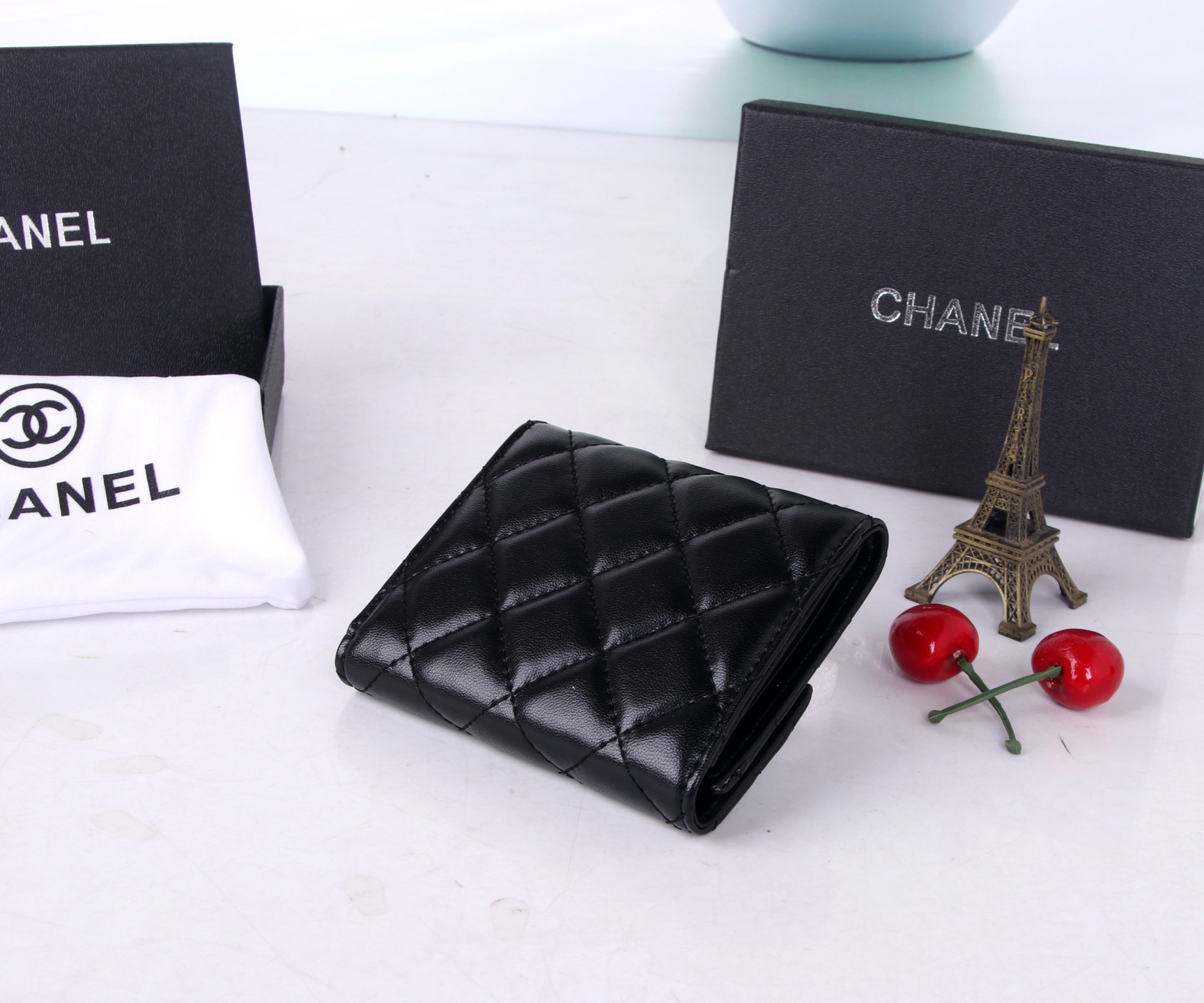 Chanel Black and Red Multi-Purpose Trim Purse with Fine Workmanship - 图片 4