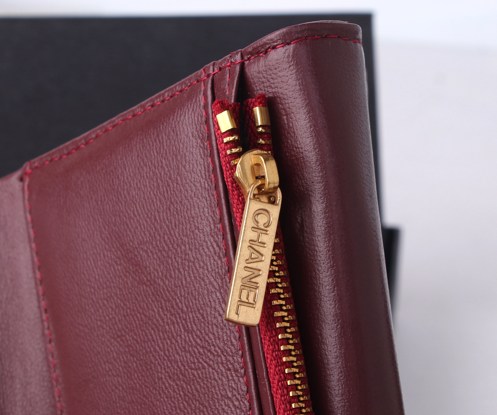 Chanel Black and Red Leather Trim Purse – Multi-Purpose and Practical - 图片 7