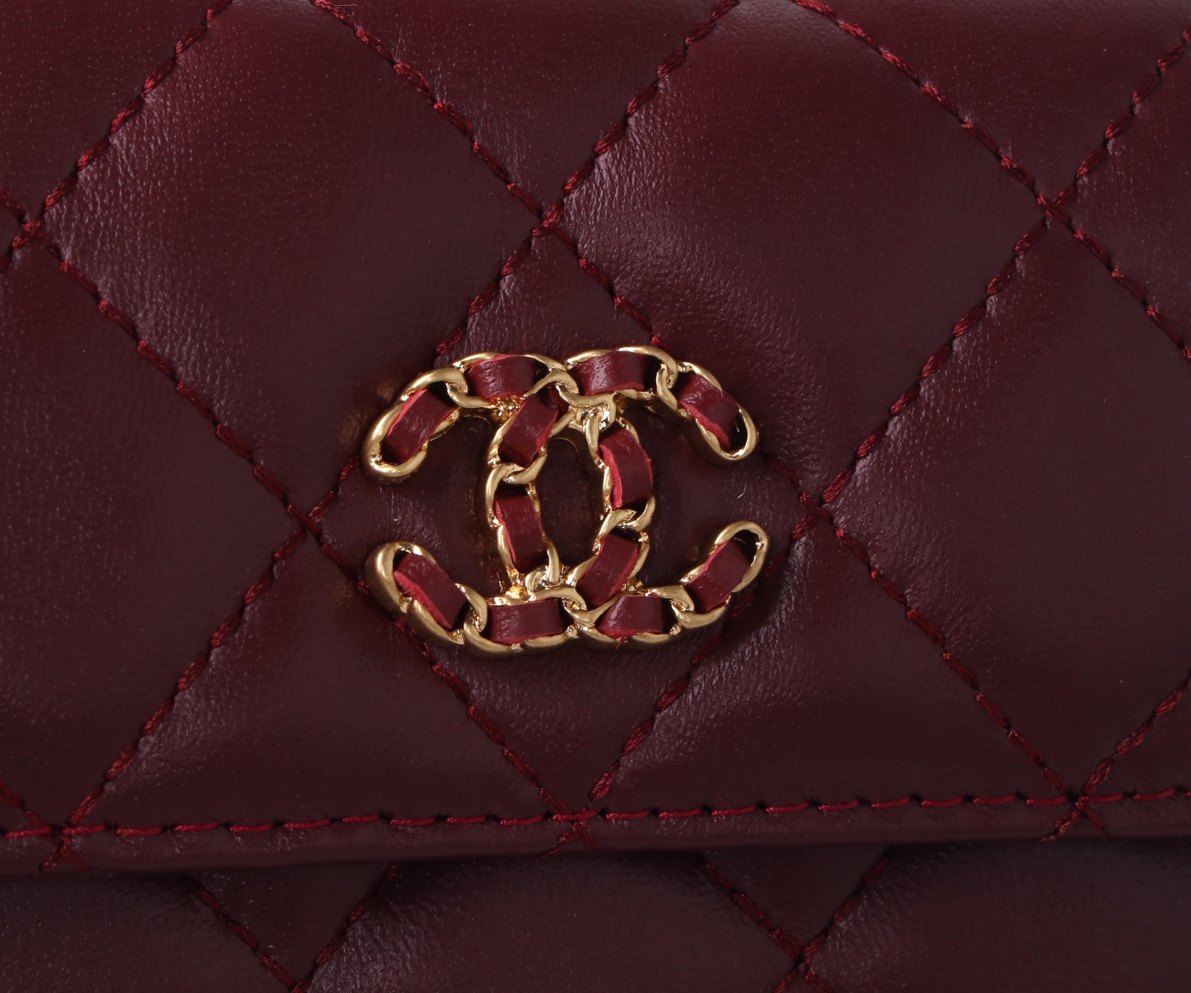 Chanel Black and Red Leather Trim Purse – Multi-Purpose and Practical - 图片 2