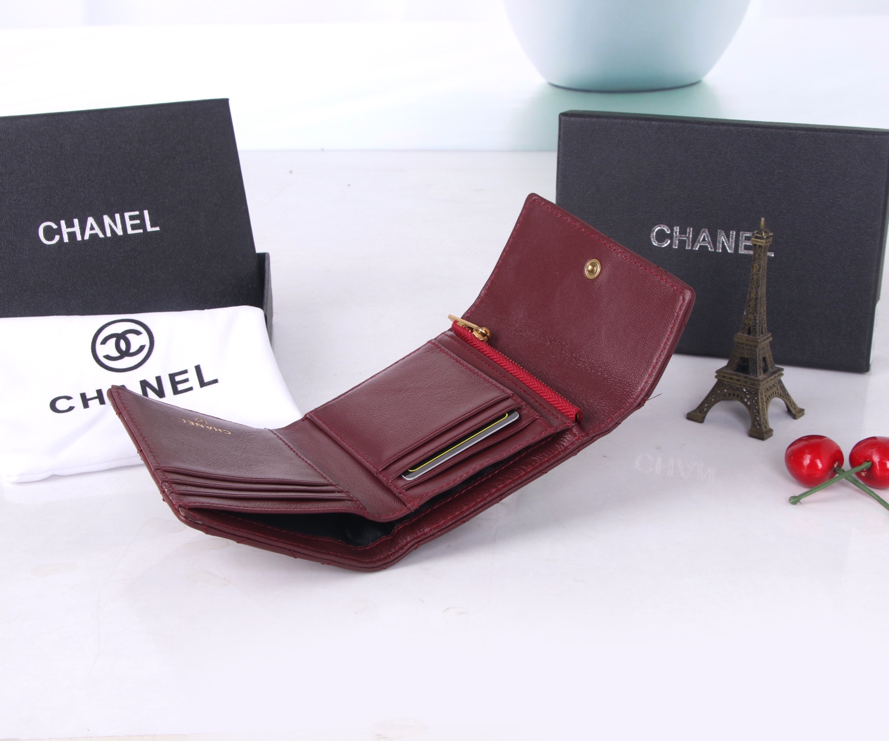 Chanel Black and Red Leather Trim Purse – Multi-Purpose and Practical - 图片 6