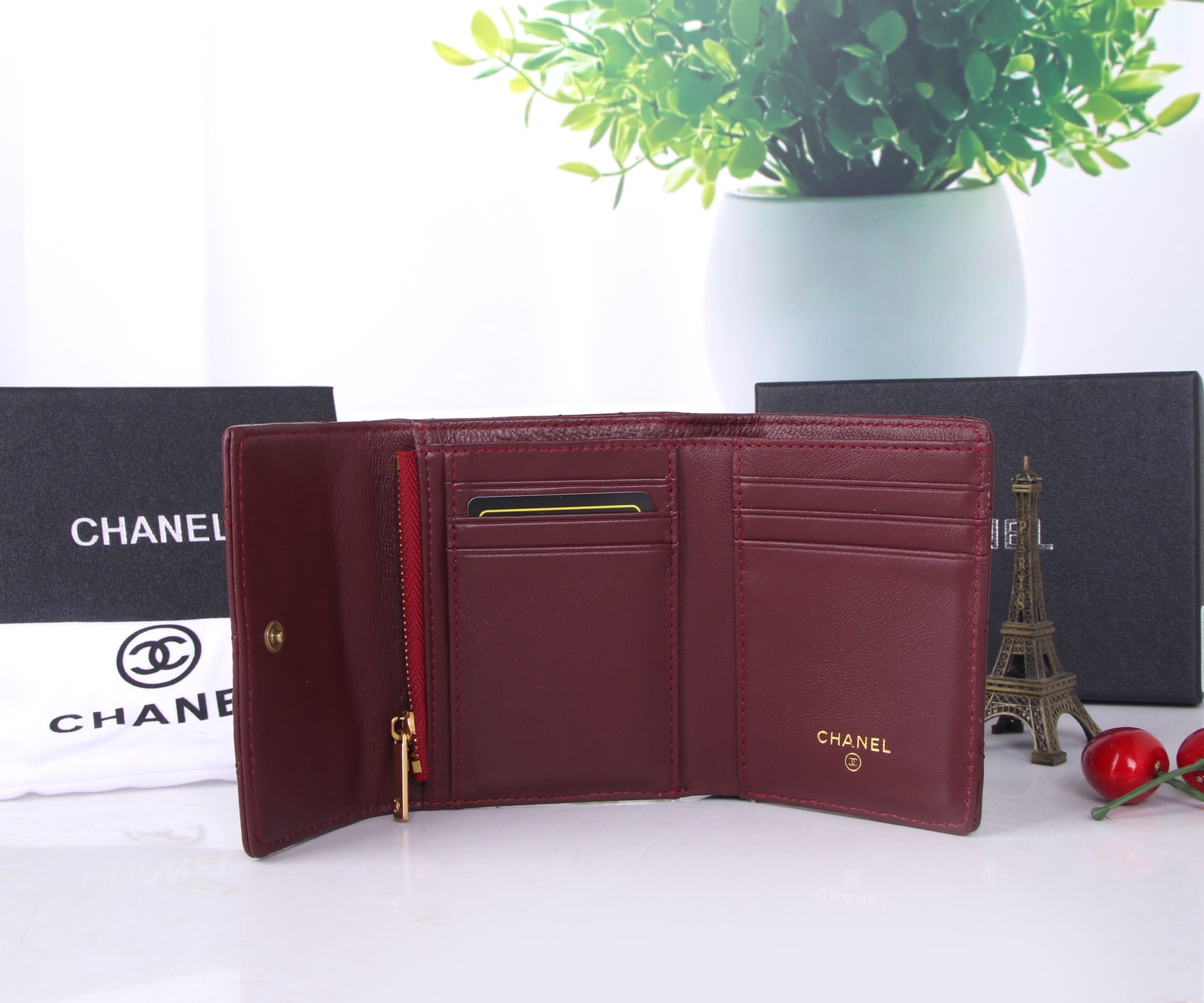 Chanel Black and Red Leather Trim Purse – Multi-Purpose and Practical - 图片 4