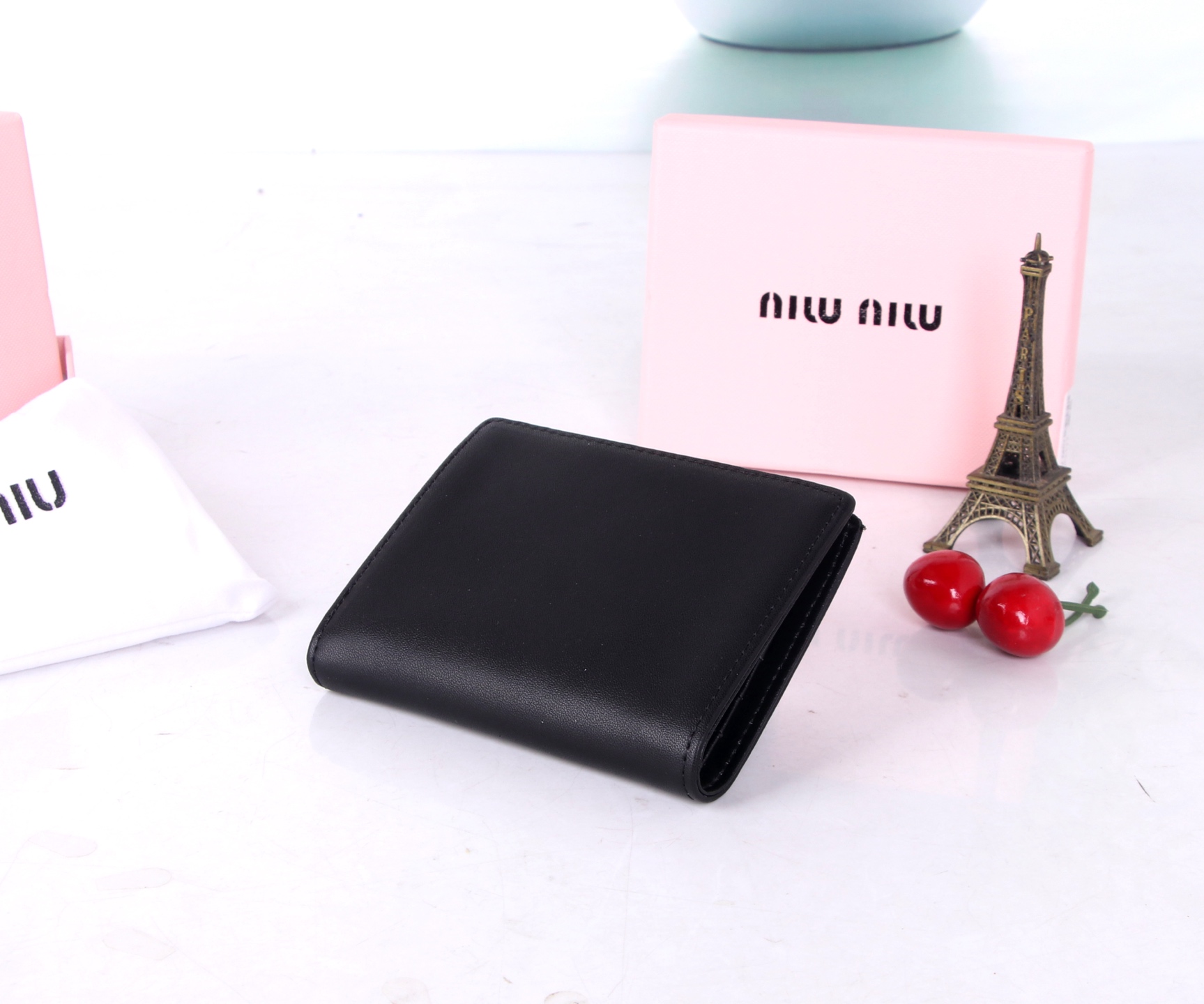 miumiu Small Multipurpose Purse: Latest Fire in Fashion, Head Pelts, Fine Work - 图片 5