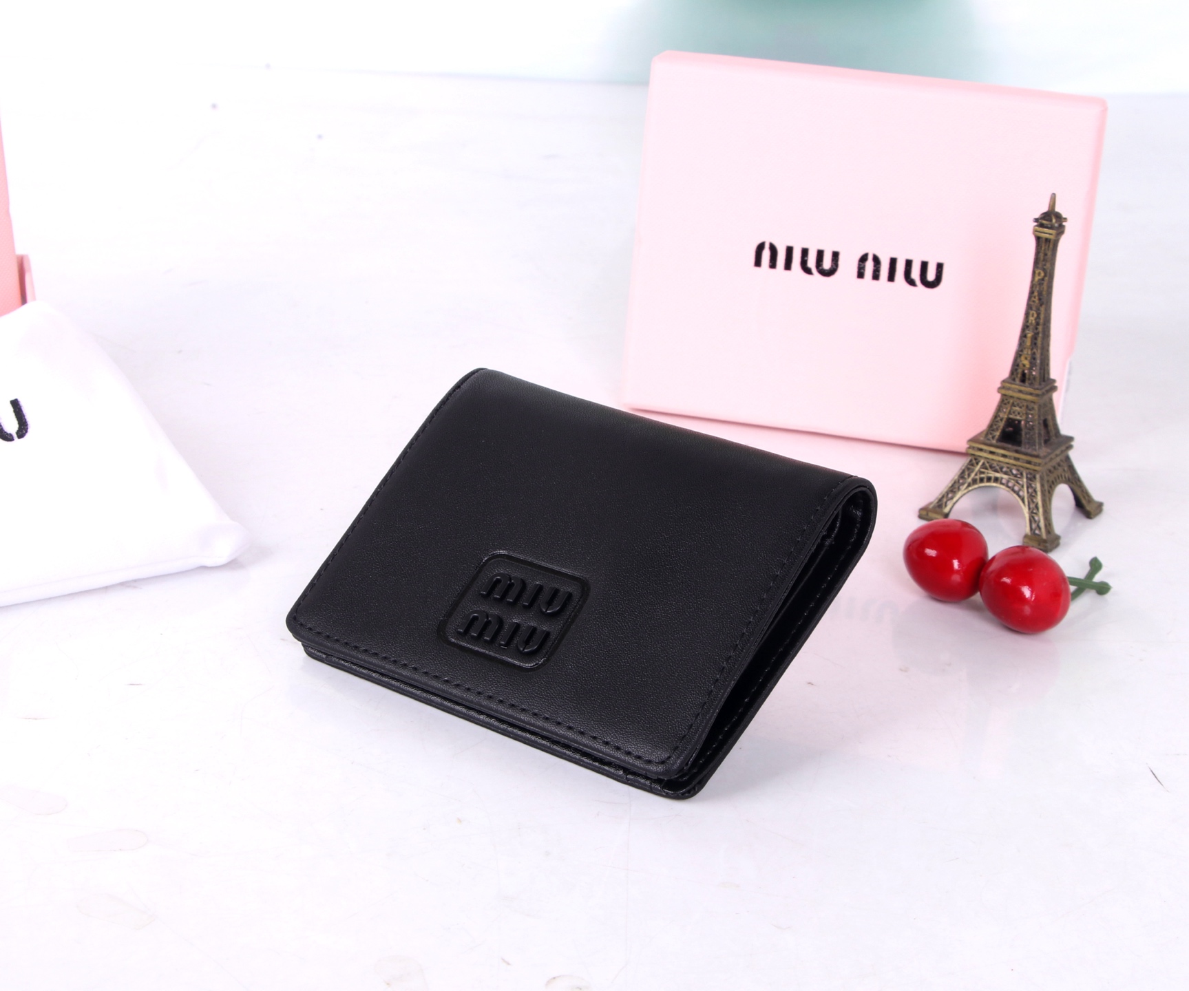 miumiu Small Multipurpose Purse: Latest Fire in Fashion, Head Pelts, Fine Work - 图片 4