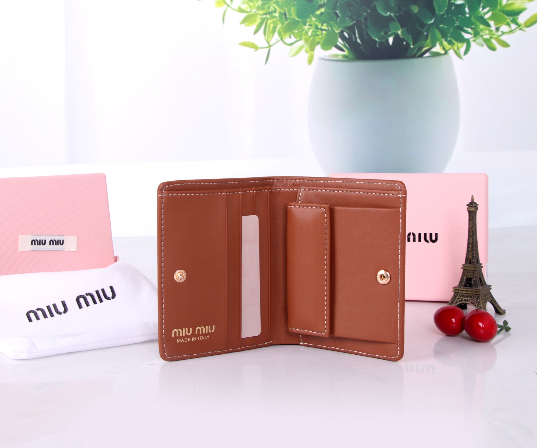 Miumiu Head Pelt Small Purse – Fashionable and Multipurpose in Black, Brown, Blue - 图片 6