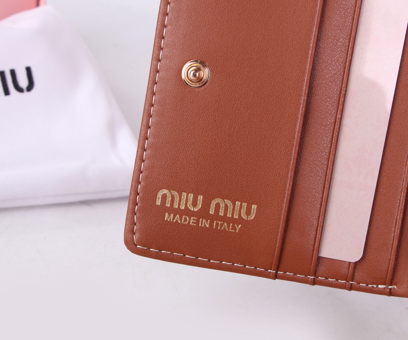 Miumiu Head Pelt Small Purse – Fashionable and Multipurpose in Black, Brown, Blue - 图片 7