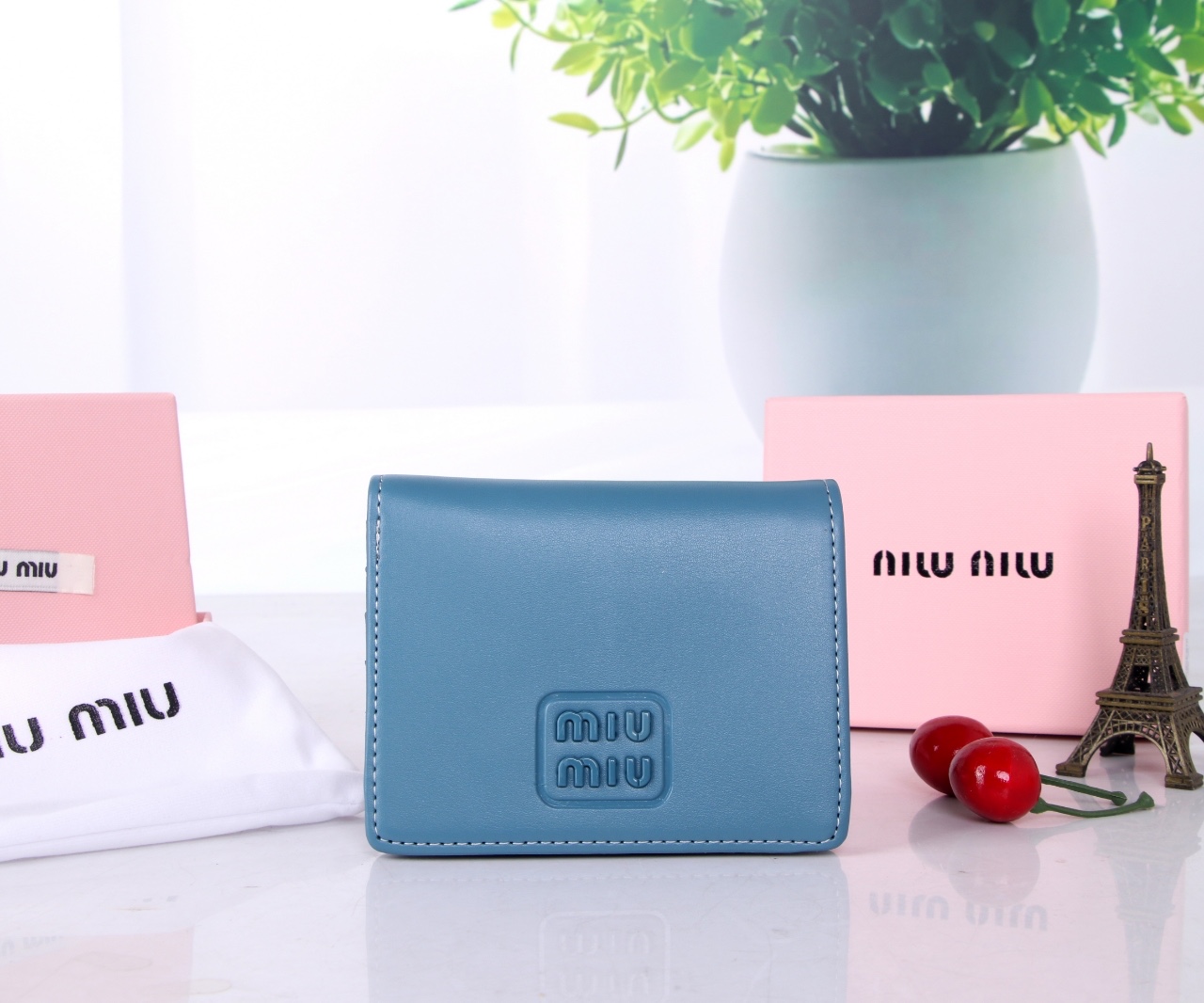 Miumiu Multipurpose Purse: Stylish and Compact with High-Quality Design