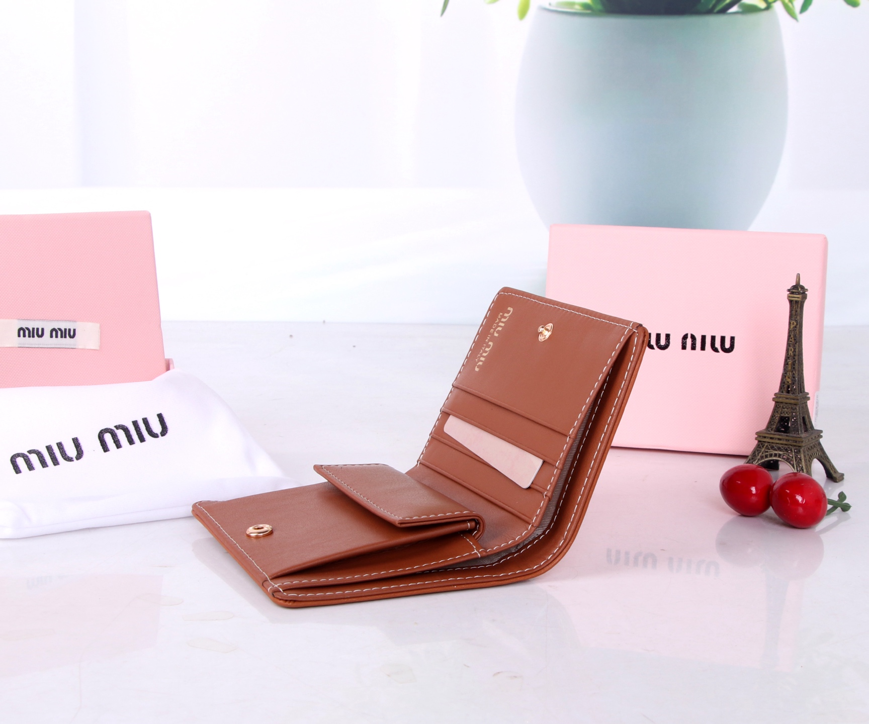 Miumiu Head Pelt Small Purse – Fashionable and Multipurpose in Black, Brown, Blue - 图片 9