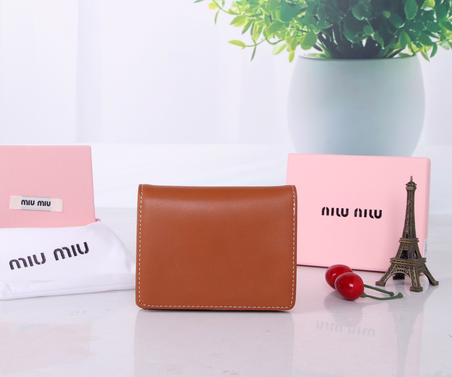 Miumiu Head Pelt Small Purse – Fashionable and Multipurpose in Black, Brown, Blue - 图片 2