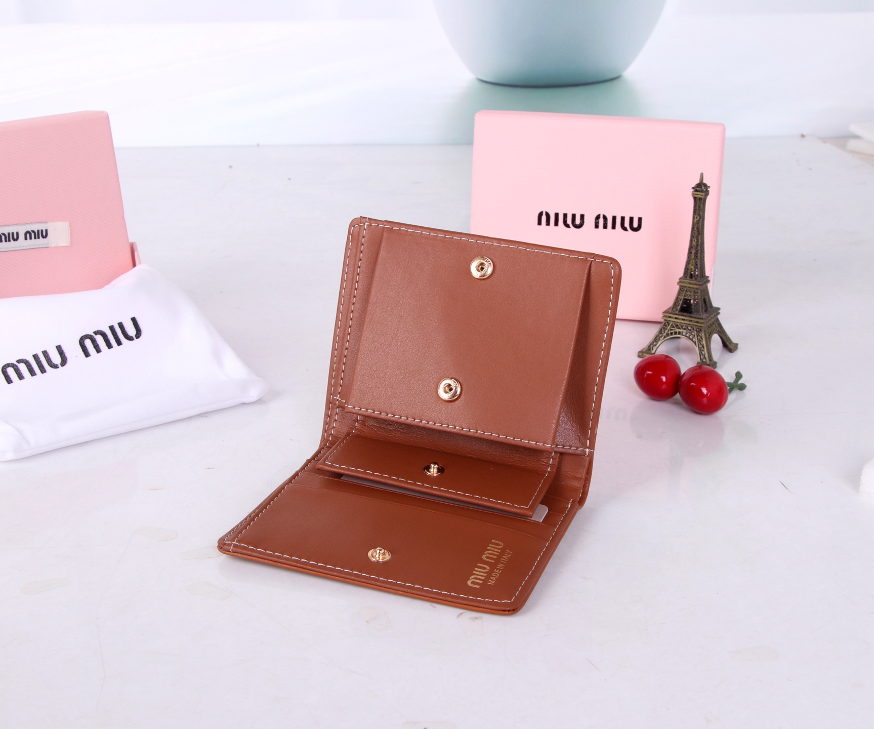 Miumiu Head Pelt Small Purse – Fashionable and Multipurpose in Black, Brown, Blue - 图片 8