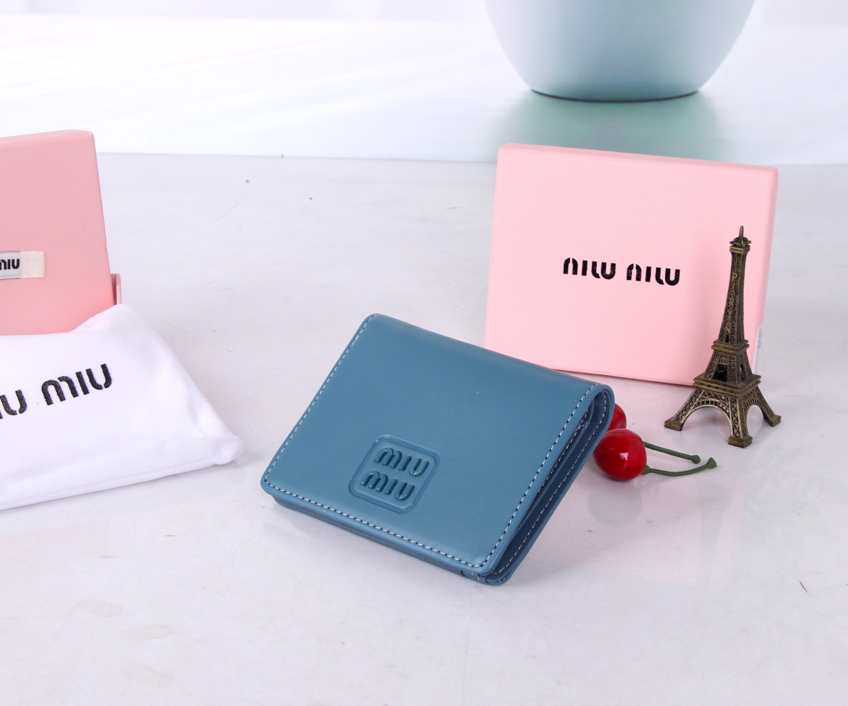 Miumiu Multipurpose Purse: Stylish and Compact with High-Quality Design - 图片 9