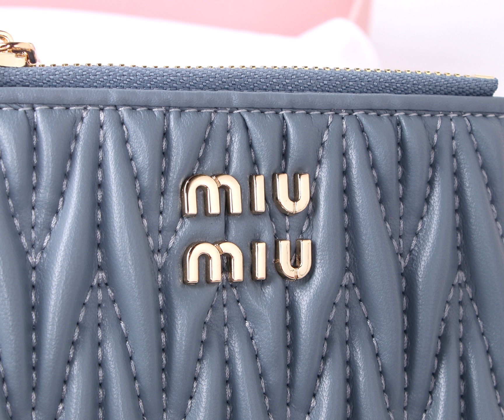Miumiu Thermal Flower-Stamped Lambskin Bag in Black, Pink, and Blue, 11.5*10*3 - 图片 5