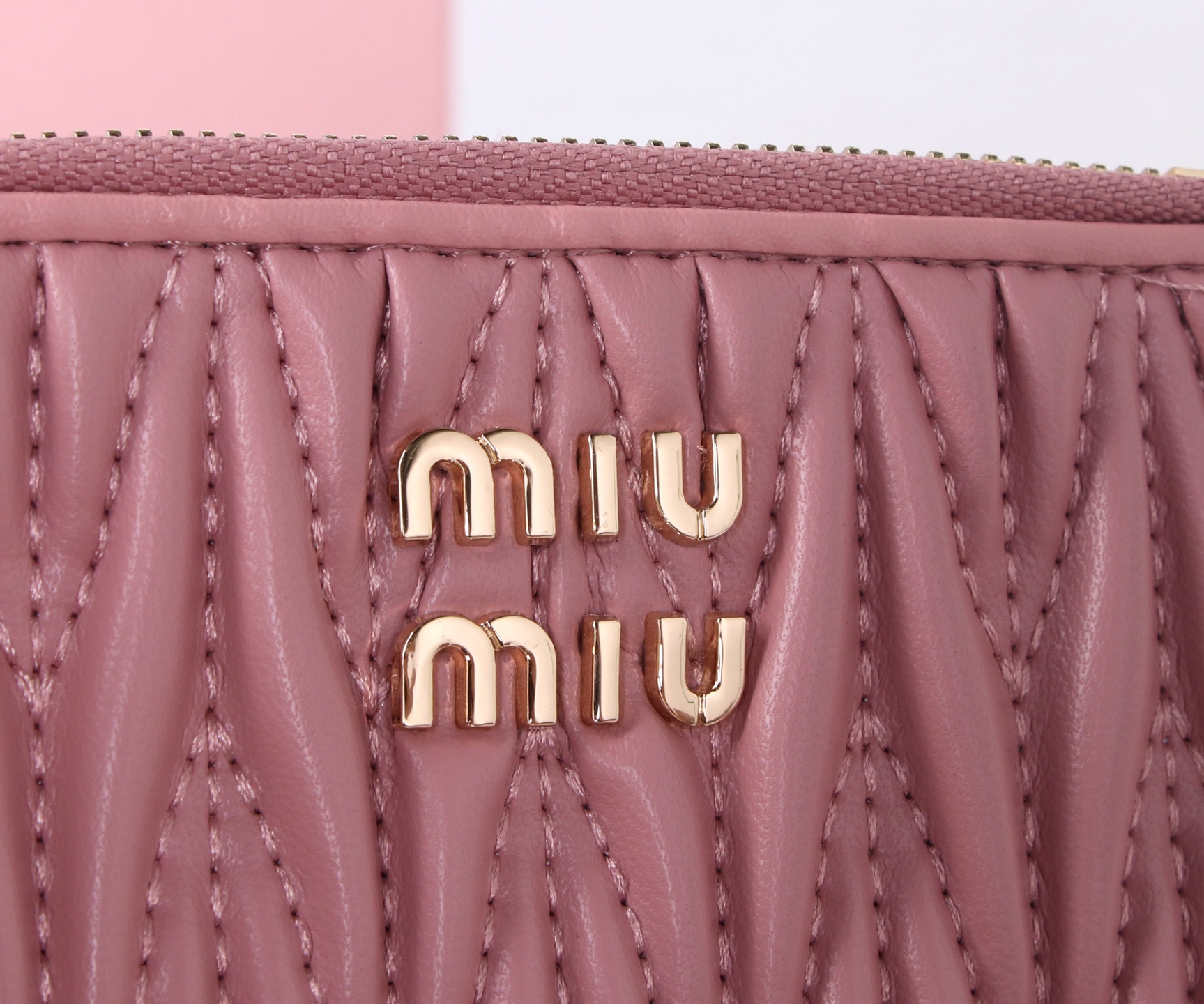 Miumiu Thermal Lambskin Bag: Black, Pink, Blue, Classic Flower Design, 11.5*10*3 Dimensions - 图片 5