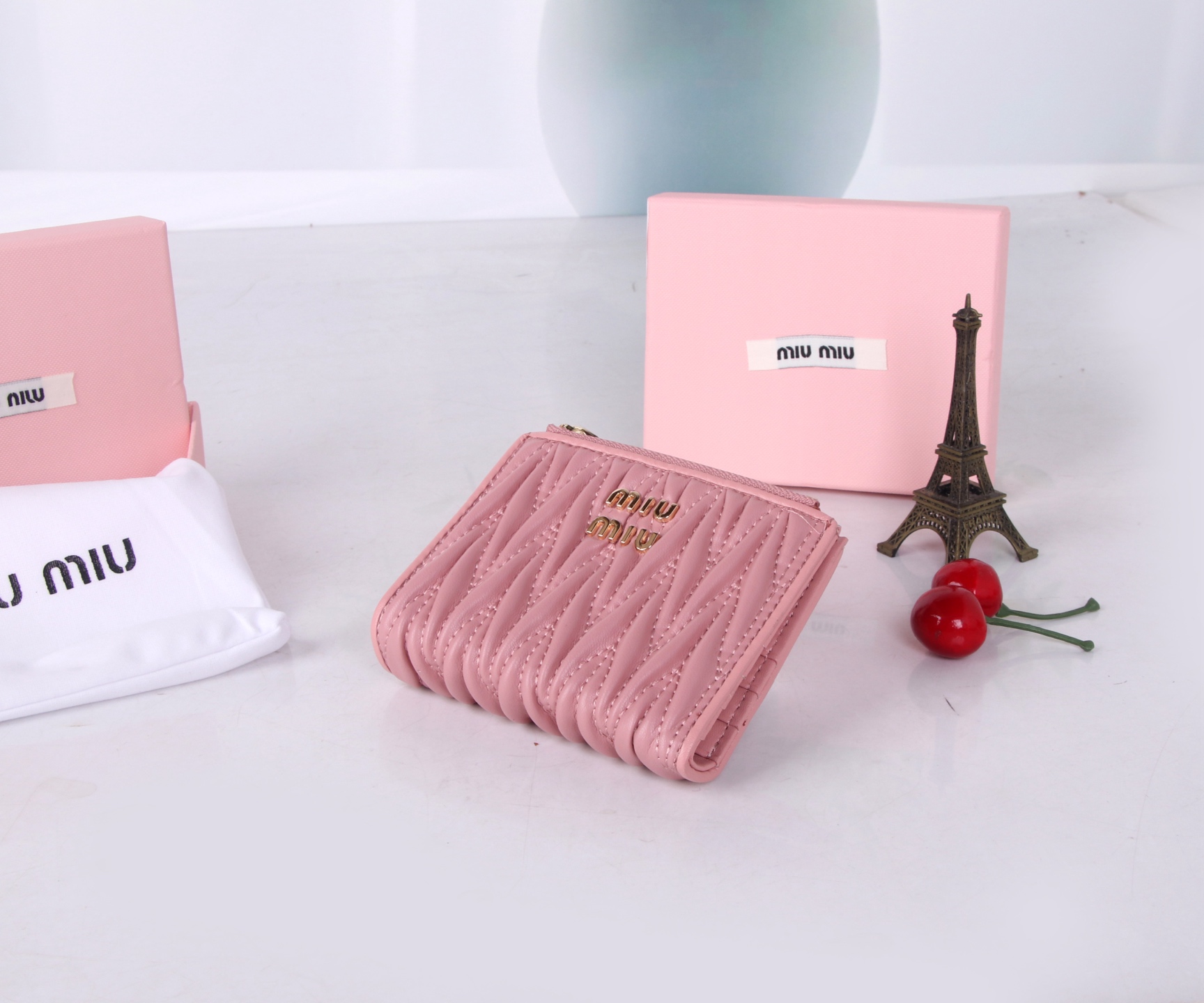 Miumiu Thermal Lambskin Bag: Black, Pink, Blue, Classic Flower Design, 11.5*10*3 Dimensions - 图片 3