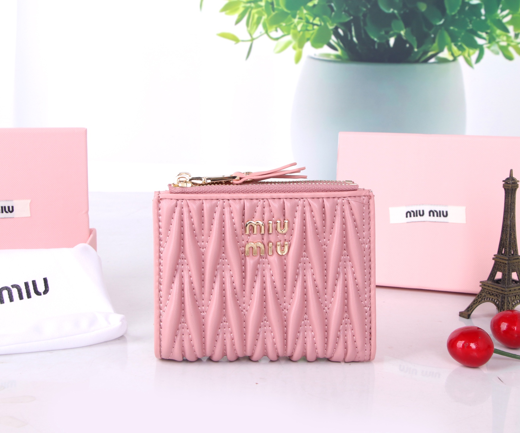 Miumiu Thermal Lambskin Bag: Black, Pink, Blue, Classic Flower Design, 11.5*10*3 Dimensions