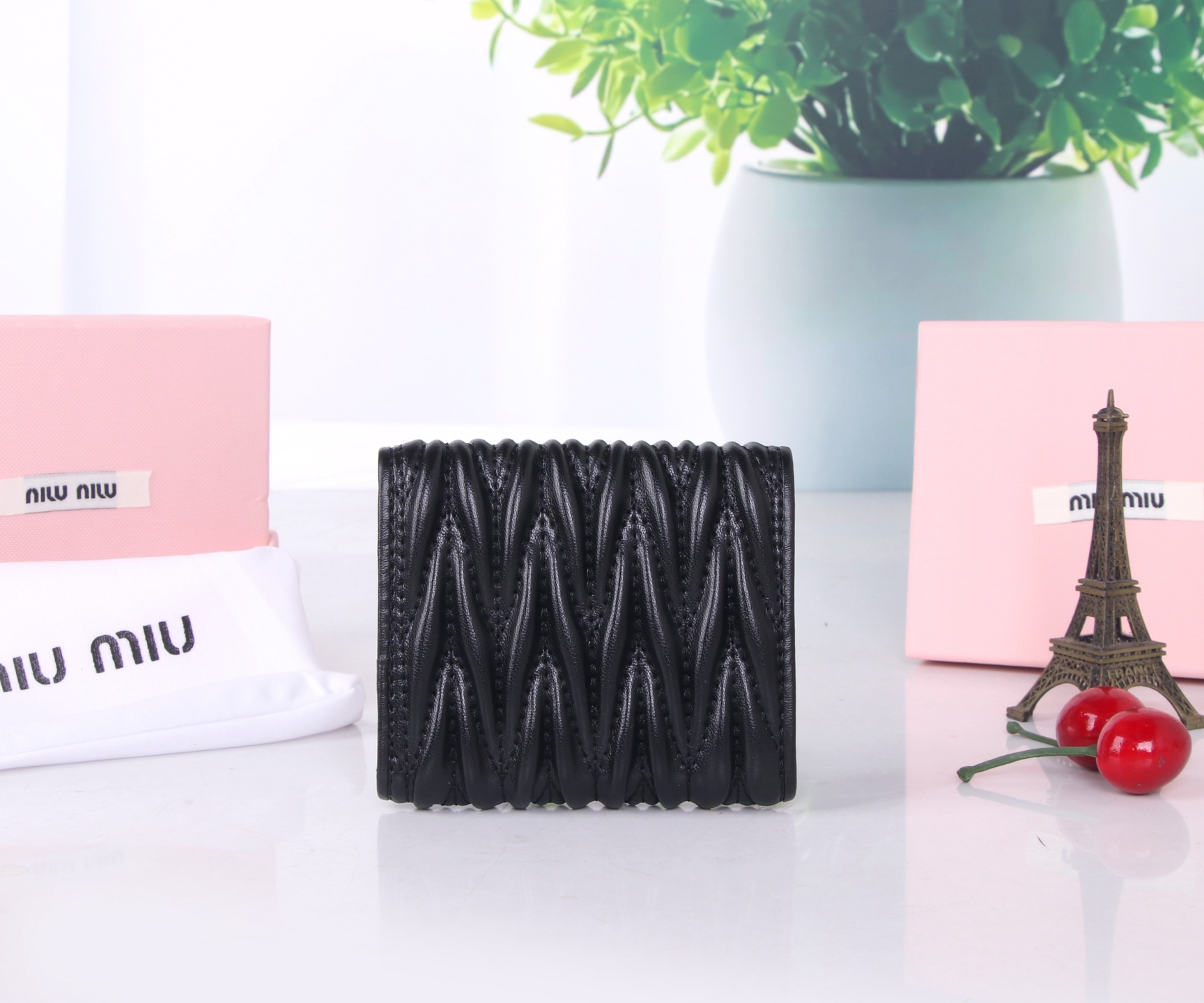 Miumiu Thermal Lambskin Bag: Black, Pink, Blue, Classic Flower Design, Fine Quality - 图片 2