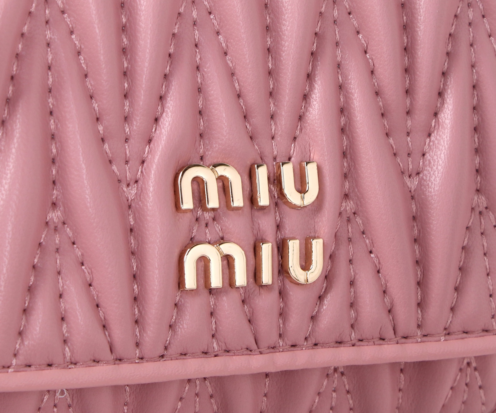 Miumiu Thermal Lambskin Bag: Classic Flower Design in Black, Pink, Blue - 图片 5