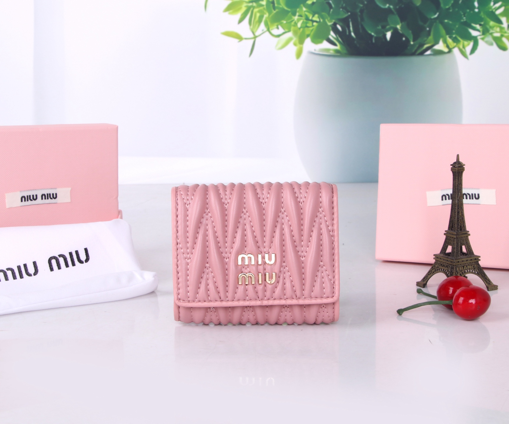 Miumiu Thermal Lambskin Bag: Classic Flower Design in Black, Pink, Blue