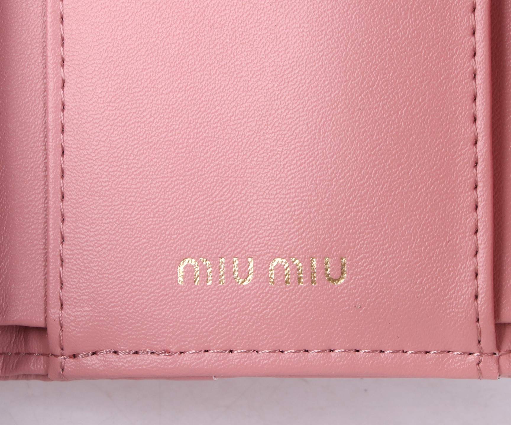 Miumiu Thermal Lambskin Bag: Classic Flower Design in Black, Pink, Blue - 图片 7