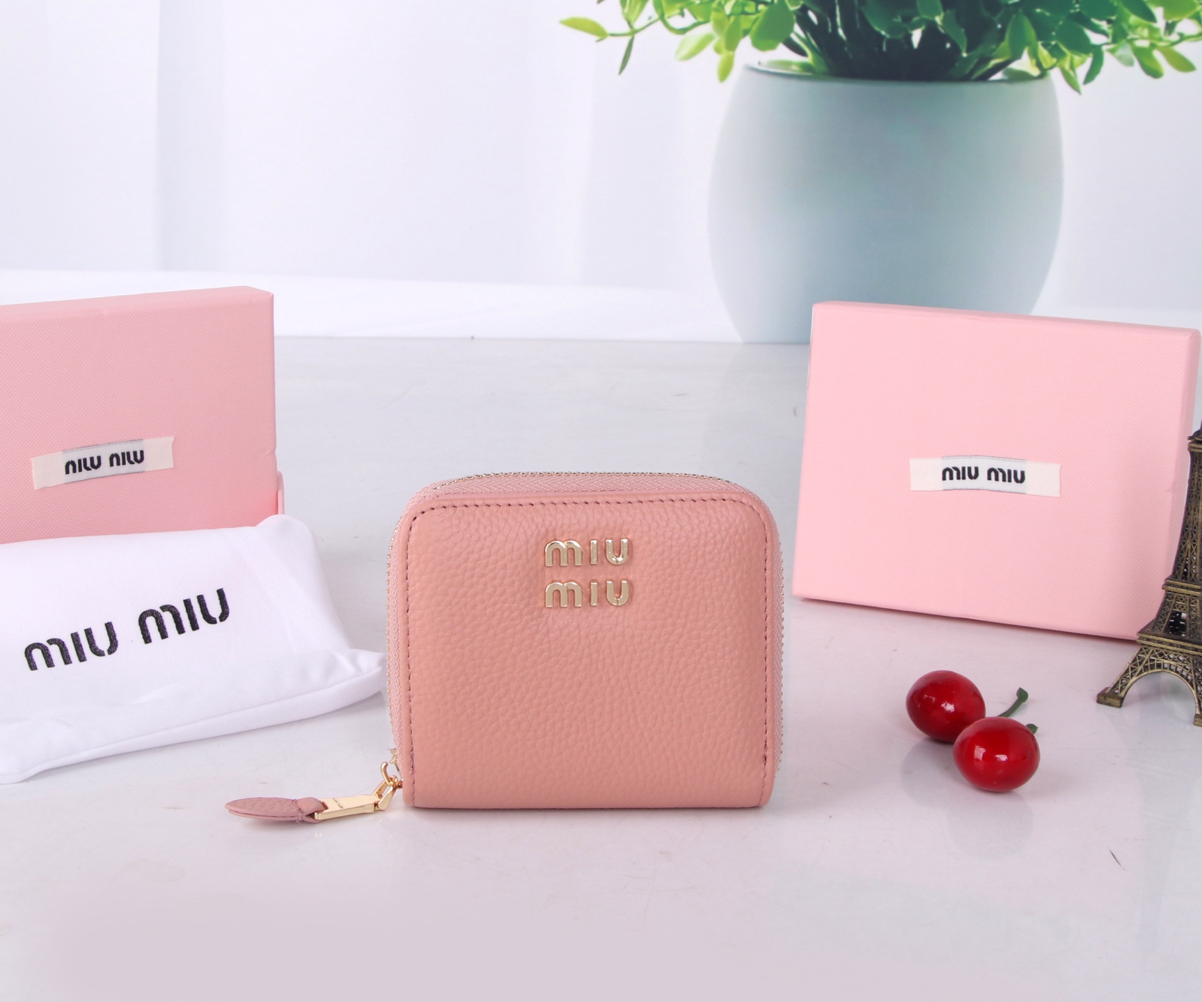 Miumiu Thermal Flower-Stamped Lambskin Bag in Black and Pink, 10.5x10x3 Dimensions