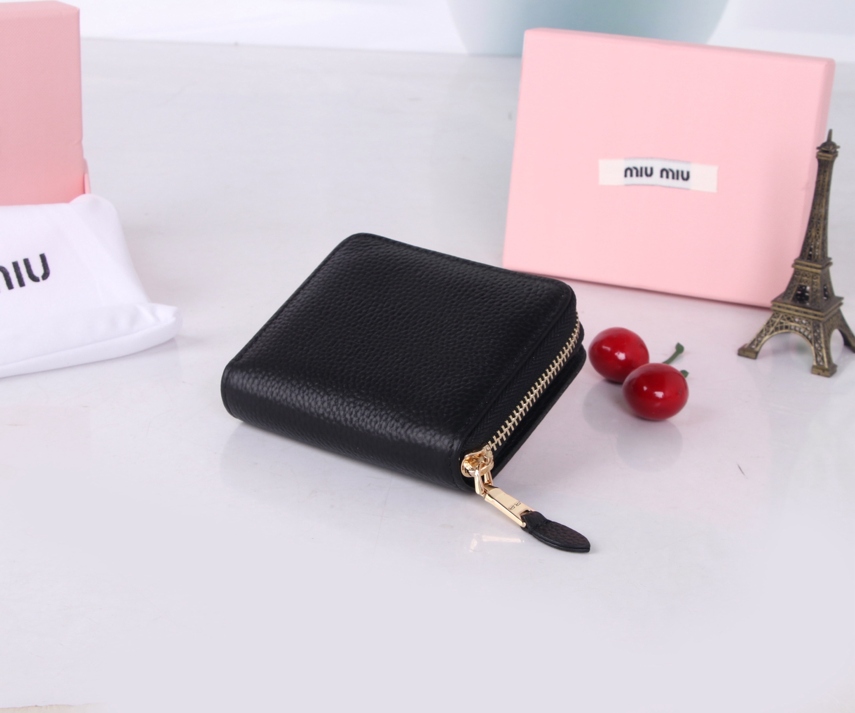 Miumiu Black and Pink Thermal Lambskin Crossbody Bag in Classic Flower Design - 图片 4