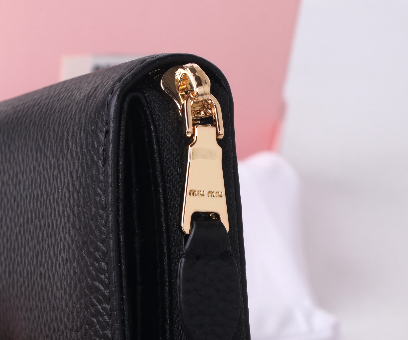 Miumiu Black and Pink Thermal Lambskin Crossbody Bag in Classic Flower Design - 图片 6