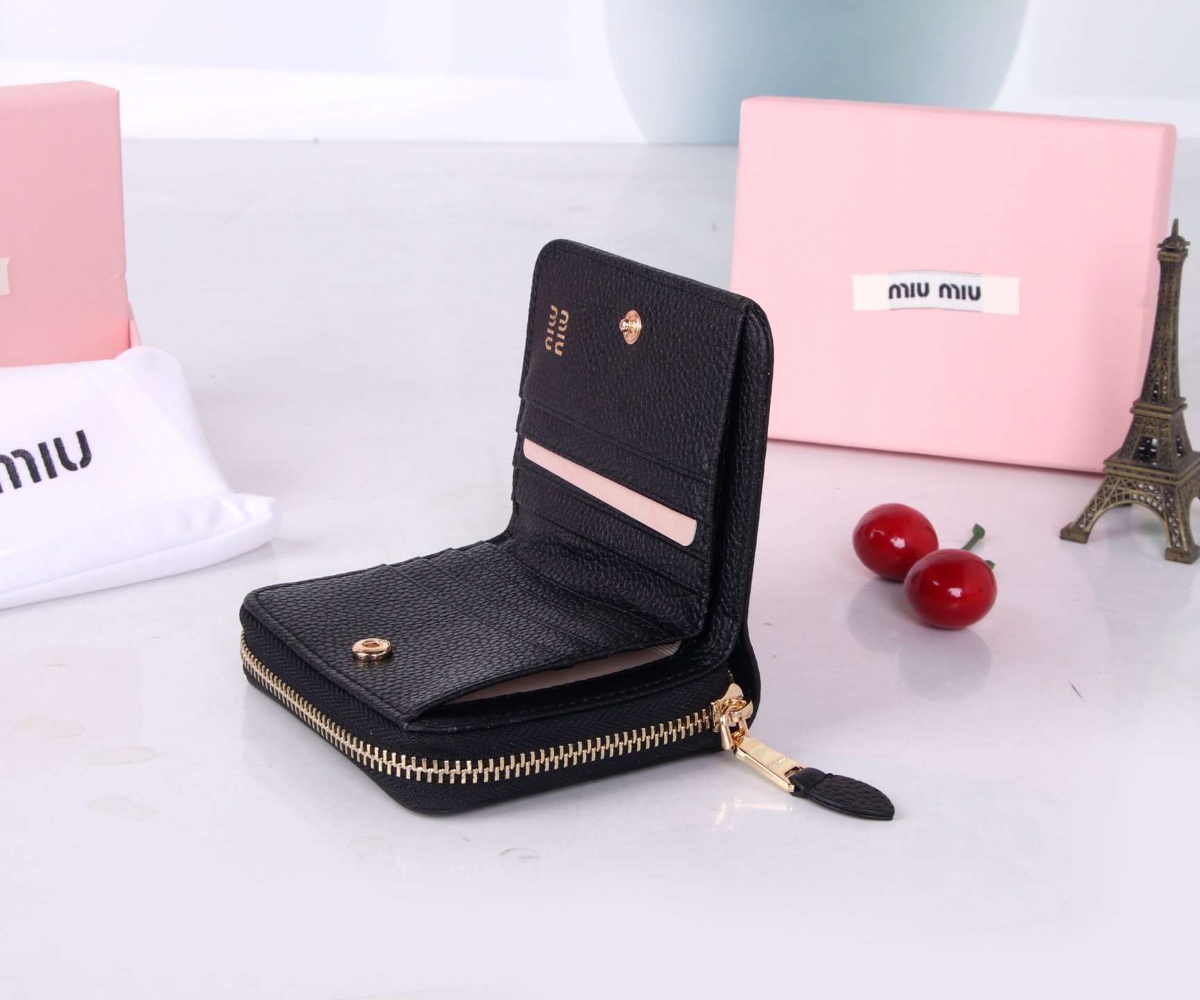 Miumiu Black and Pink Thermal Lambskin Crossbody Bag in Classic Flower Design - 图片 9