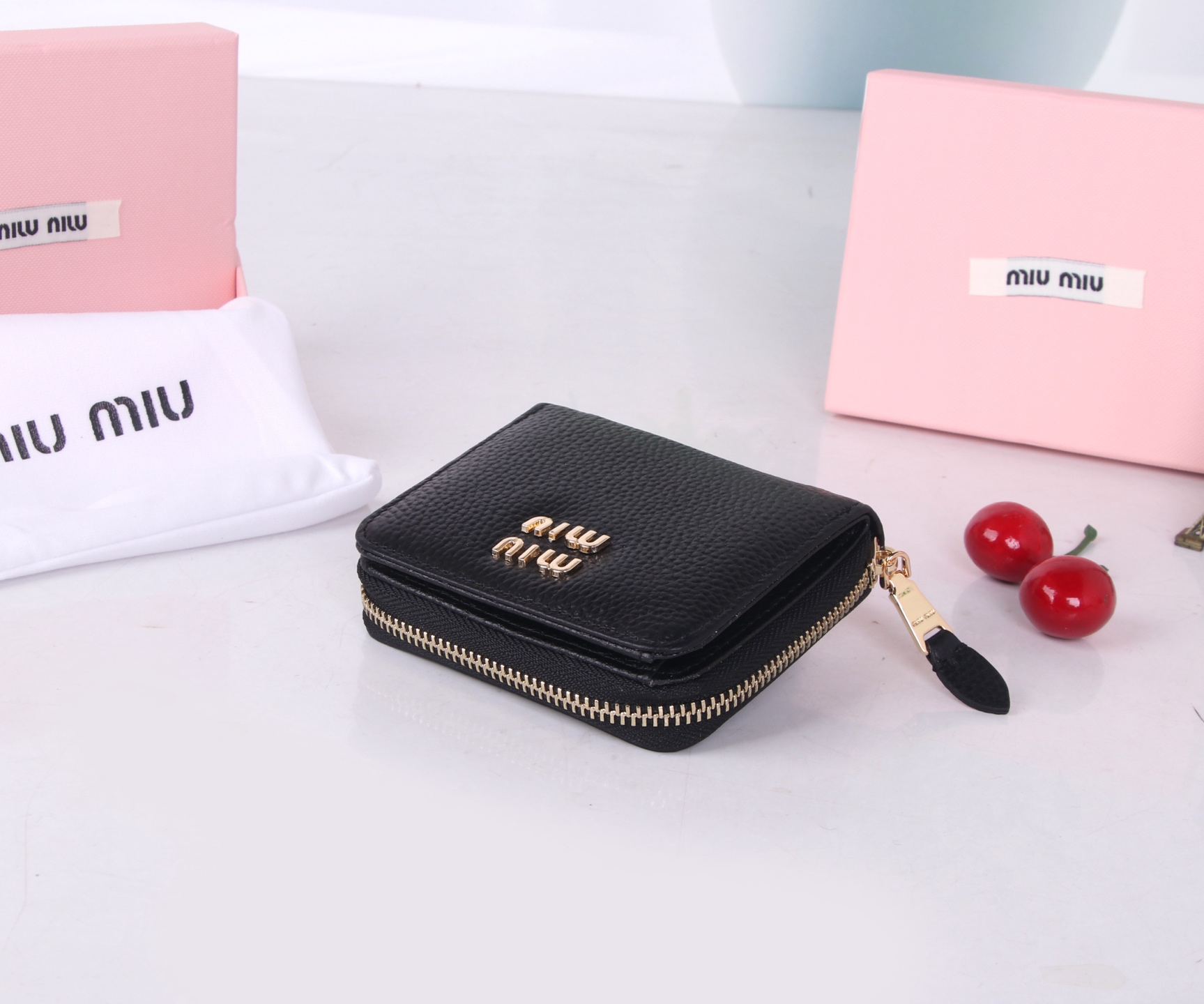 Miumiu Black and Pink Thermal Lambskin Crossbody Bag in Classic Flower Design - 图片 3