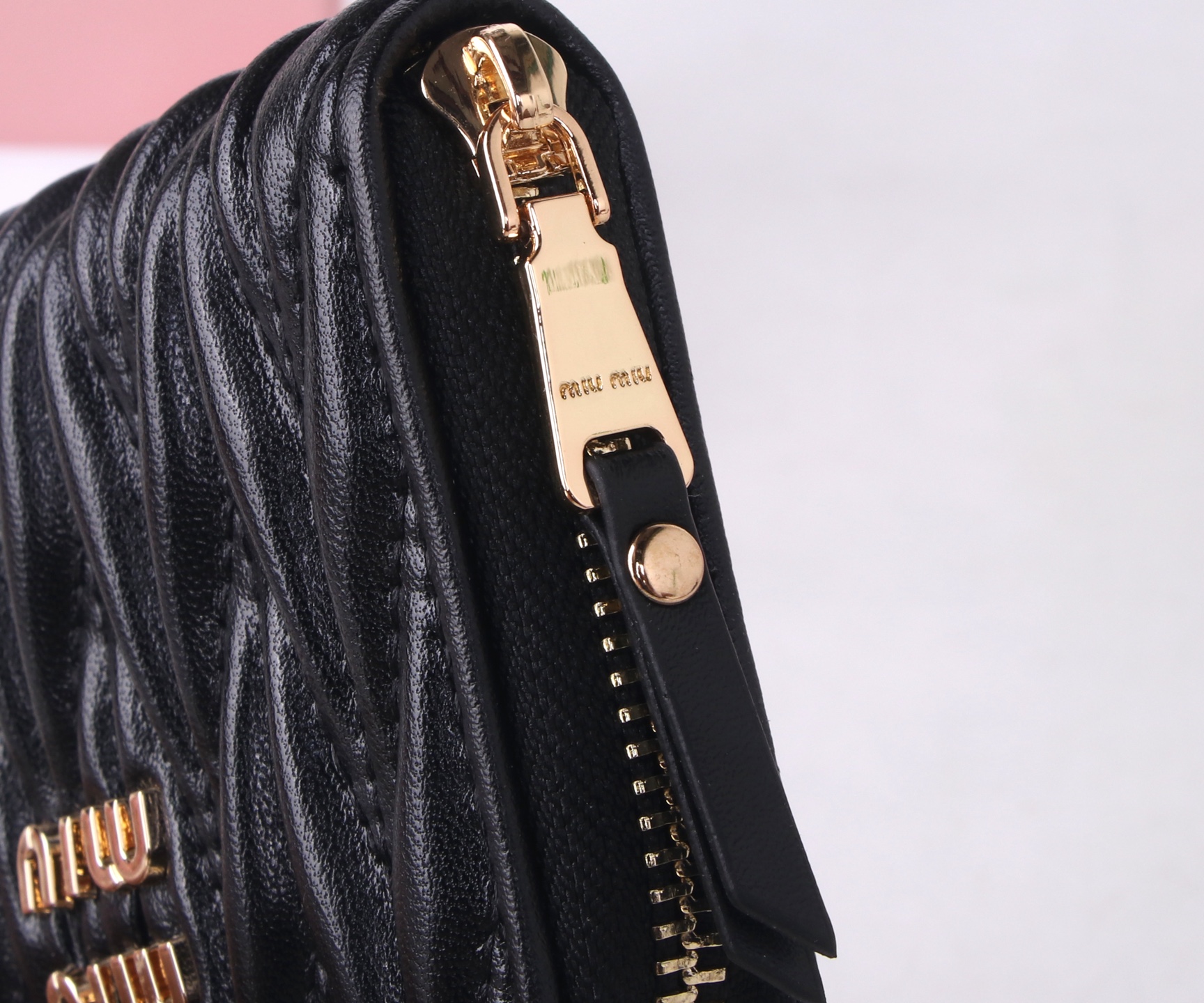 Miumiu Thermal Lambskin Wallet in Black and Pink, Classic Flower Design – Dimensions 12*8.5 - 图片 6