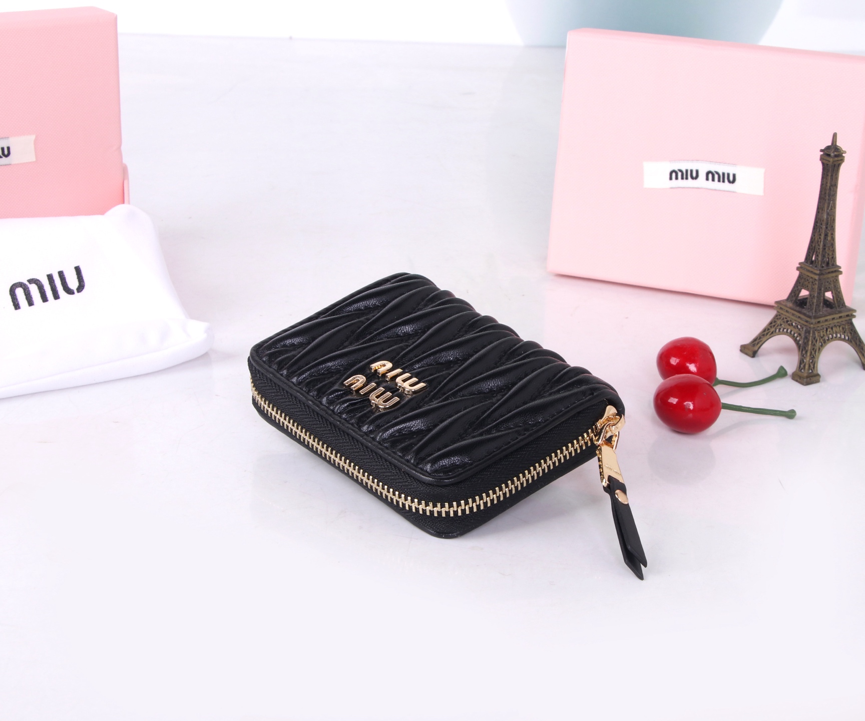 Miumiu Thermal Lambskin Wallet in Black and Pink, Classic Flower Design – Dimensions 12*8.5 - 图片 4