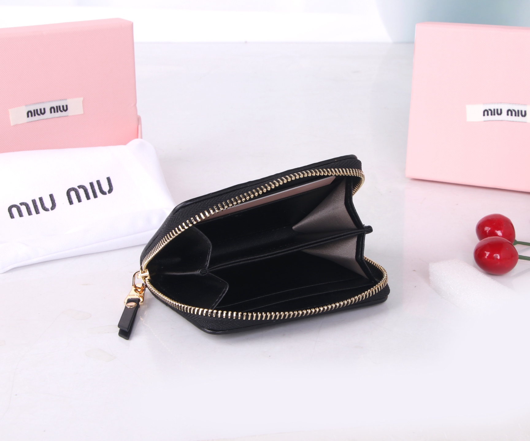 Miumiu Thermal Lambskin Wallet in Black and Pink, Classic Flower Design – Dimensions 12*8.5 - 图片 7