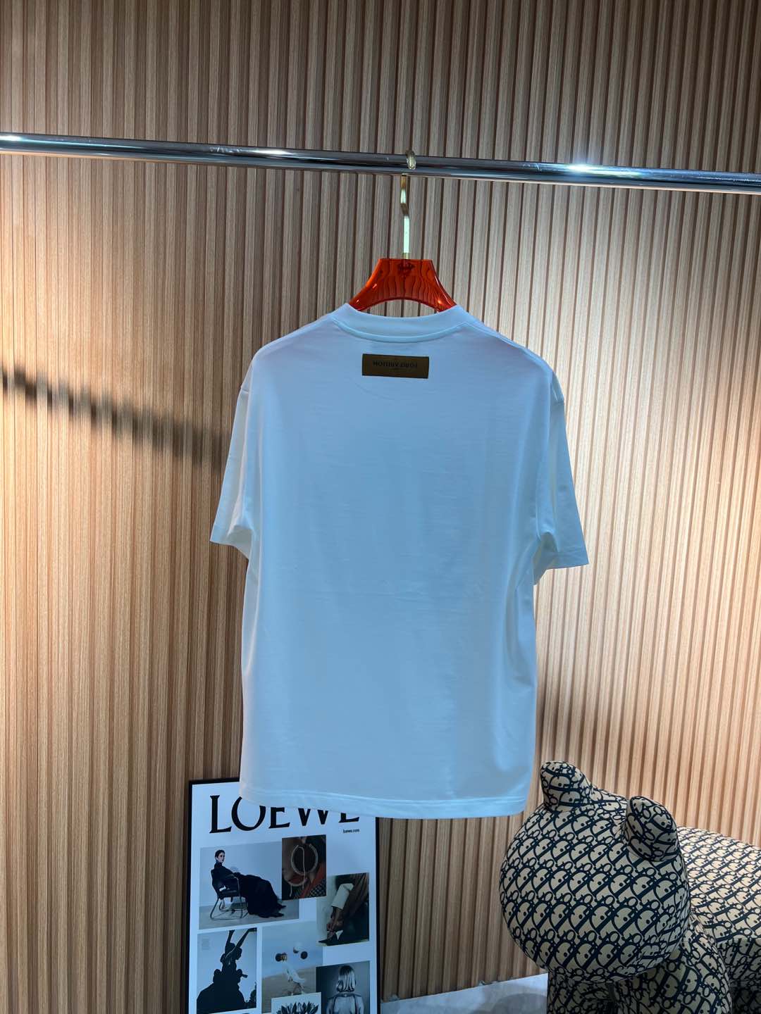   Lv  2025春夏新款首发专柜最新款短袖圆领T恤 高端订制 设计前卫时尚！品牌logo重工艺设计 