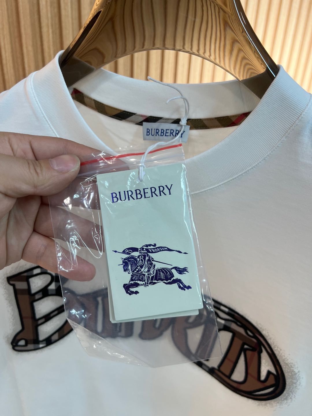   BBR 2025春夏新款首发专柜最新款短袖圆领T恤 高端订制 设计前卫时尚！品牌logo重工艺设计 