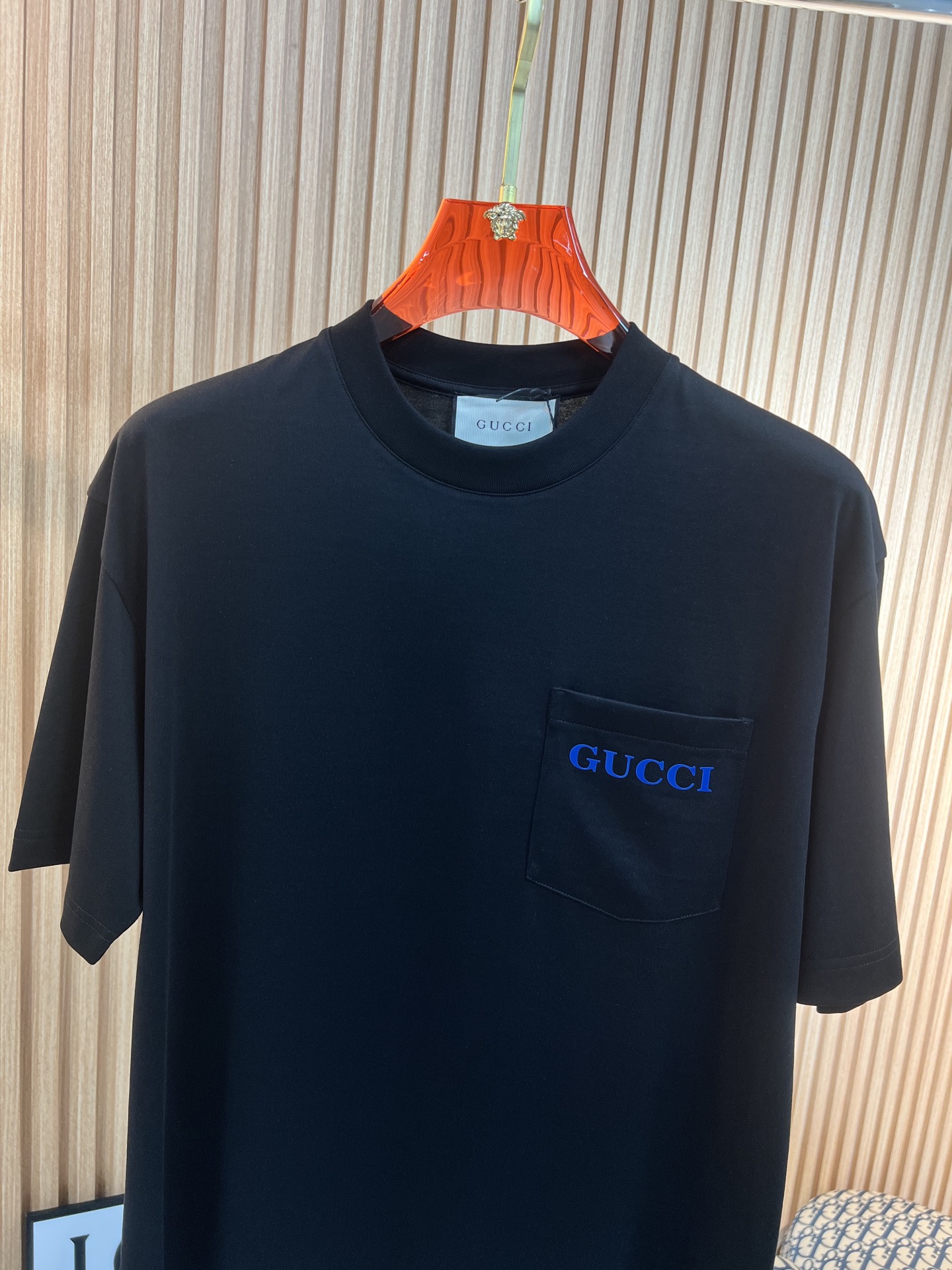   古奇GUCCi  2025春夏新款首发专柜最新款短袖圆领T恤 高端订制 设计前卫时尚！品牌logo印