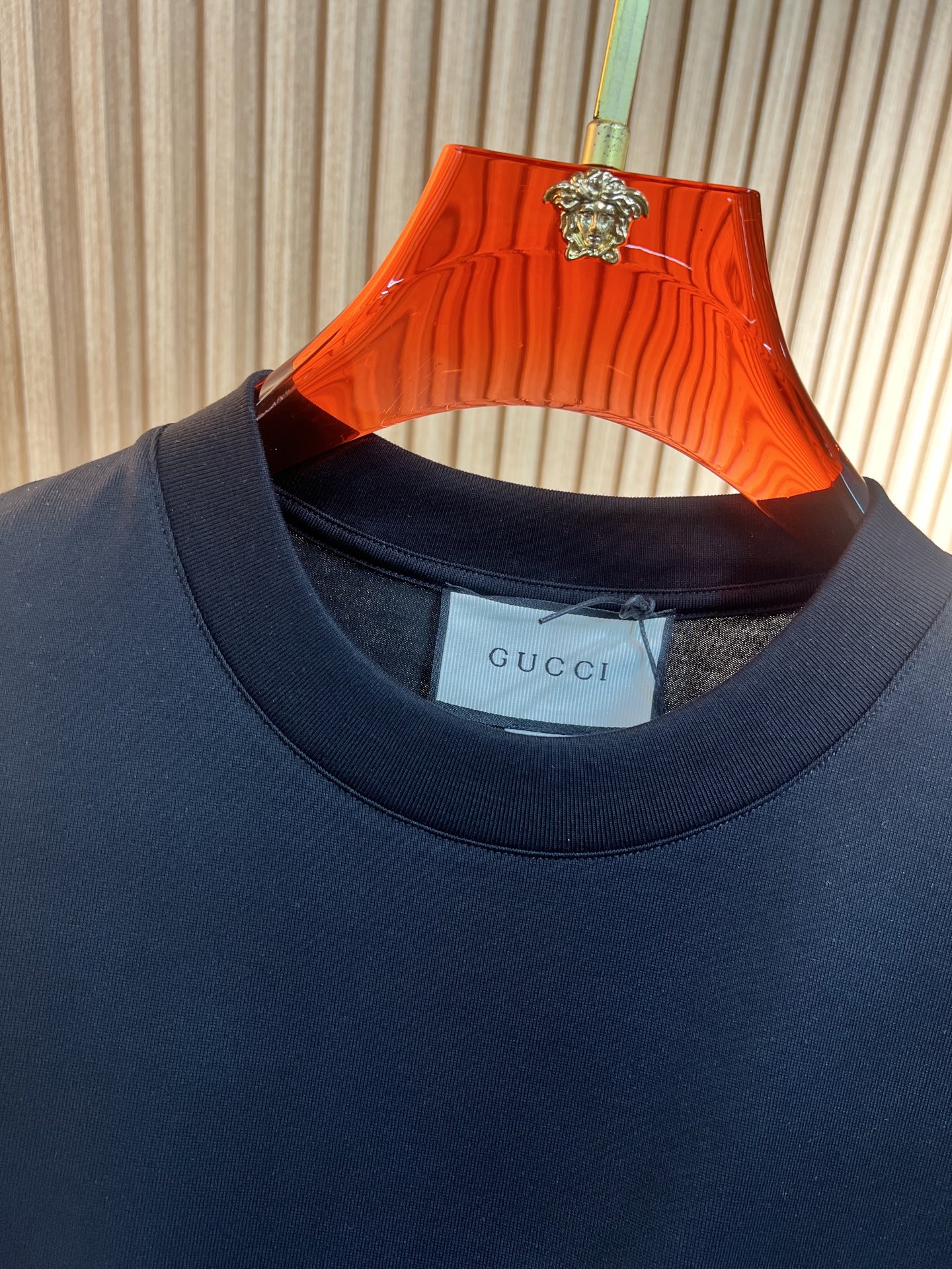   古奇GUCCi  2025春夏新款首发专柜最新款短袖圆领T恤 高端订制 设计前卫时尚！品牌logo印